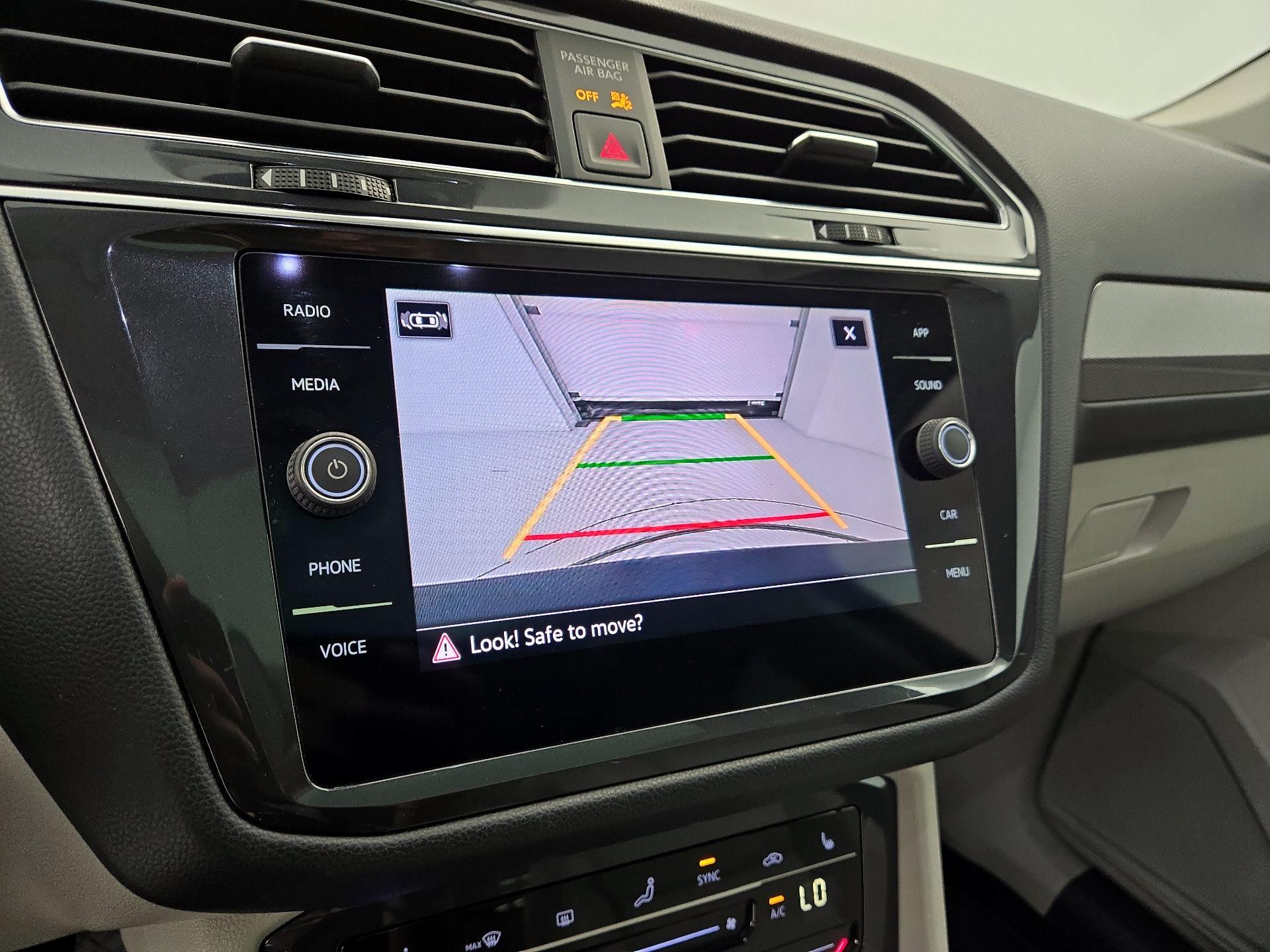 Thumbnail: 2022 Volkswagen Tiguan - 14