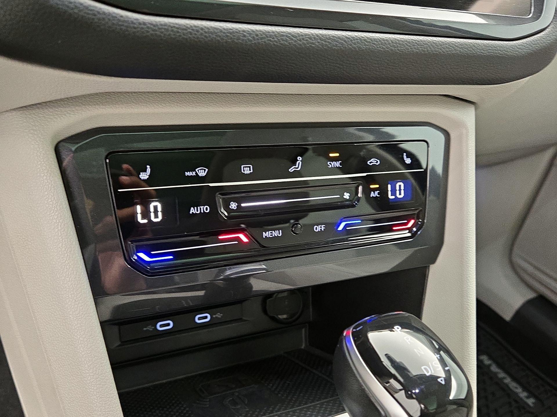 Thumbnail: 2022 Volkswagen Tiguan - 16