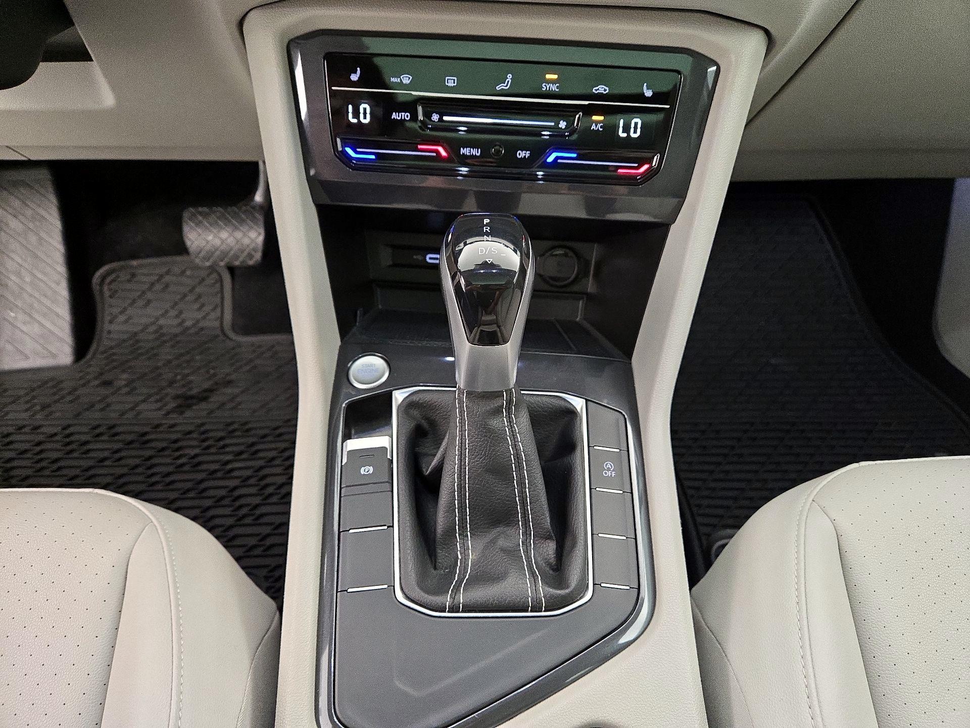 Thumbnail: 2022 Volkswagen Tiguan - 17