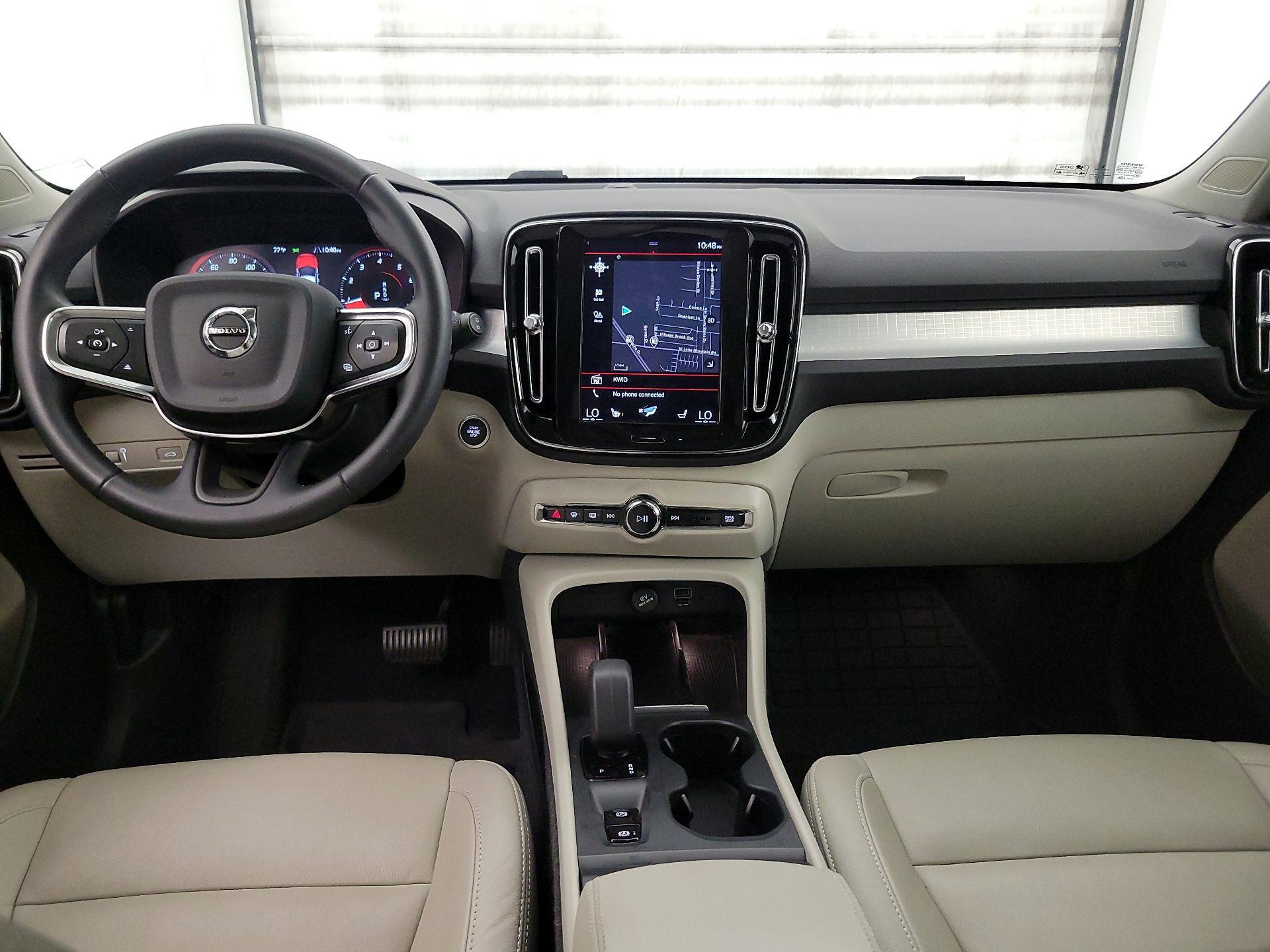 Thumbnail: 2022 Volvo XC40 - 9