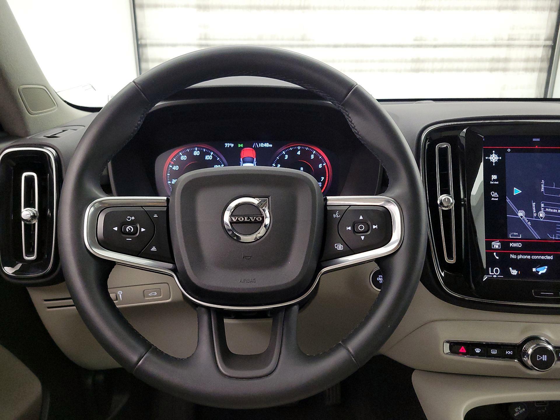 Thumbnail: 2022 Volvo XC40 - 10