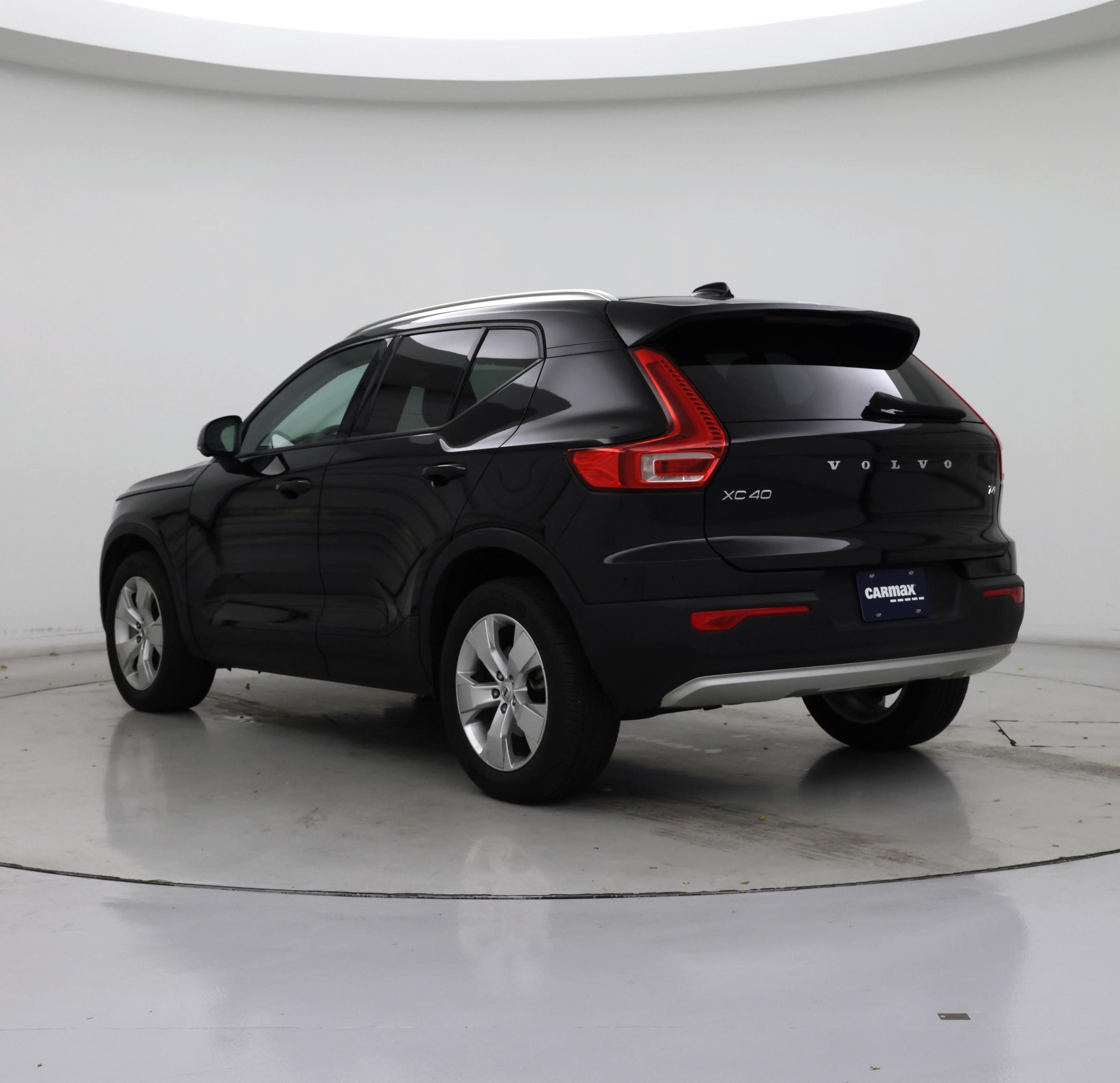 Thumbnail: 2022 Volvo XC40 - 2