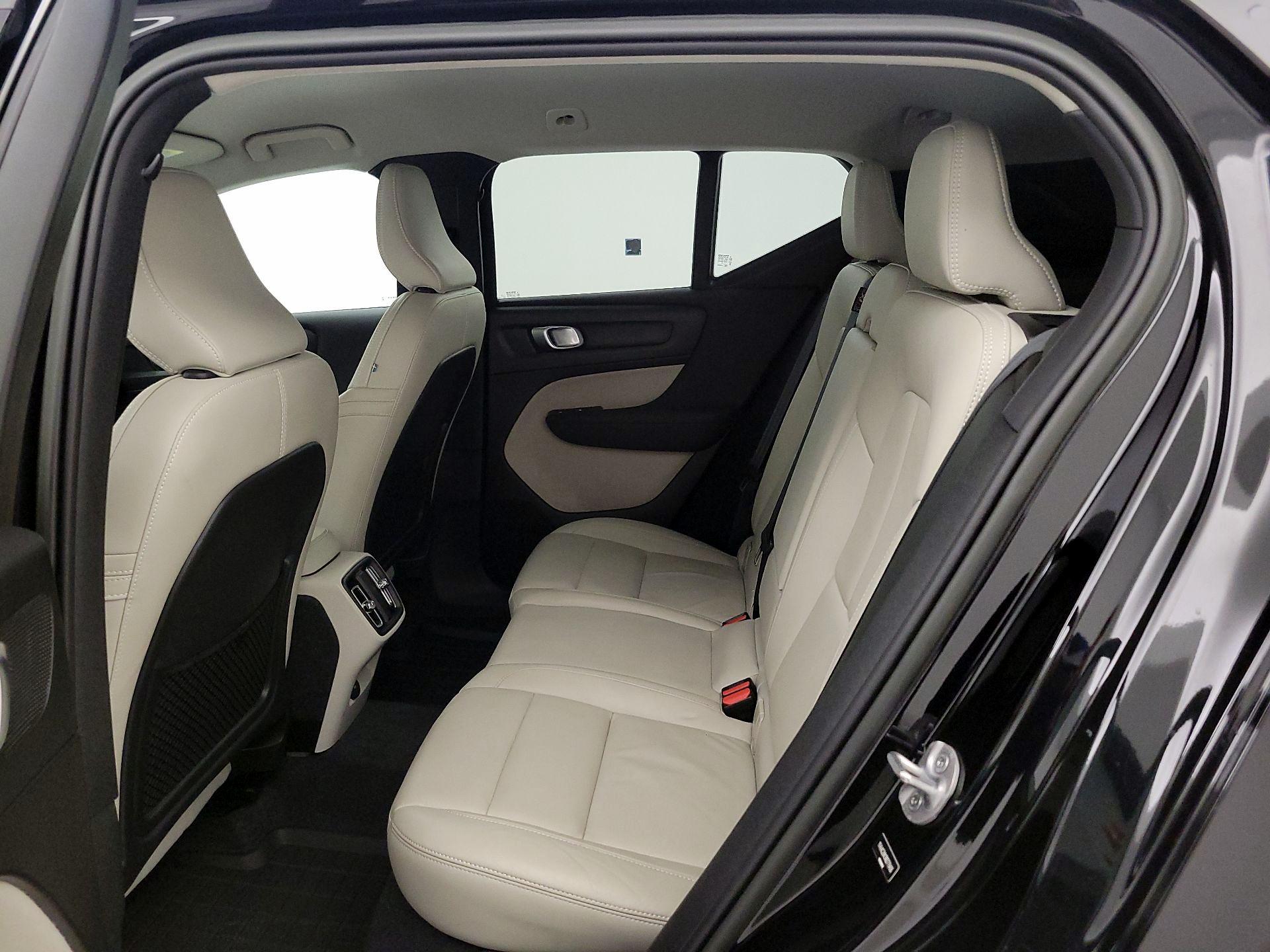 Thumbnail: 2022 Volvo XC40 - 20