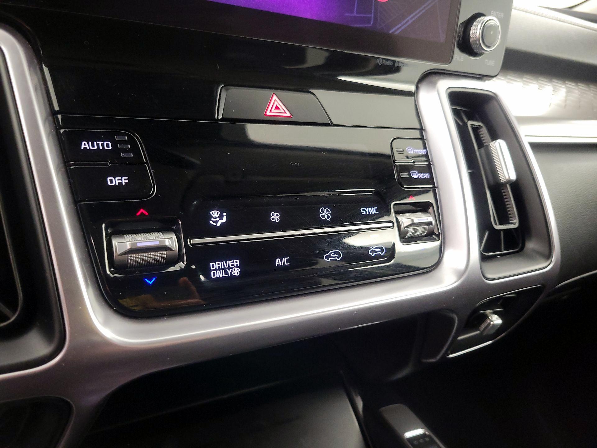 Thumbnail: 2023 Kia Sorento - 17