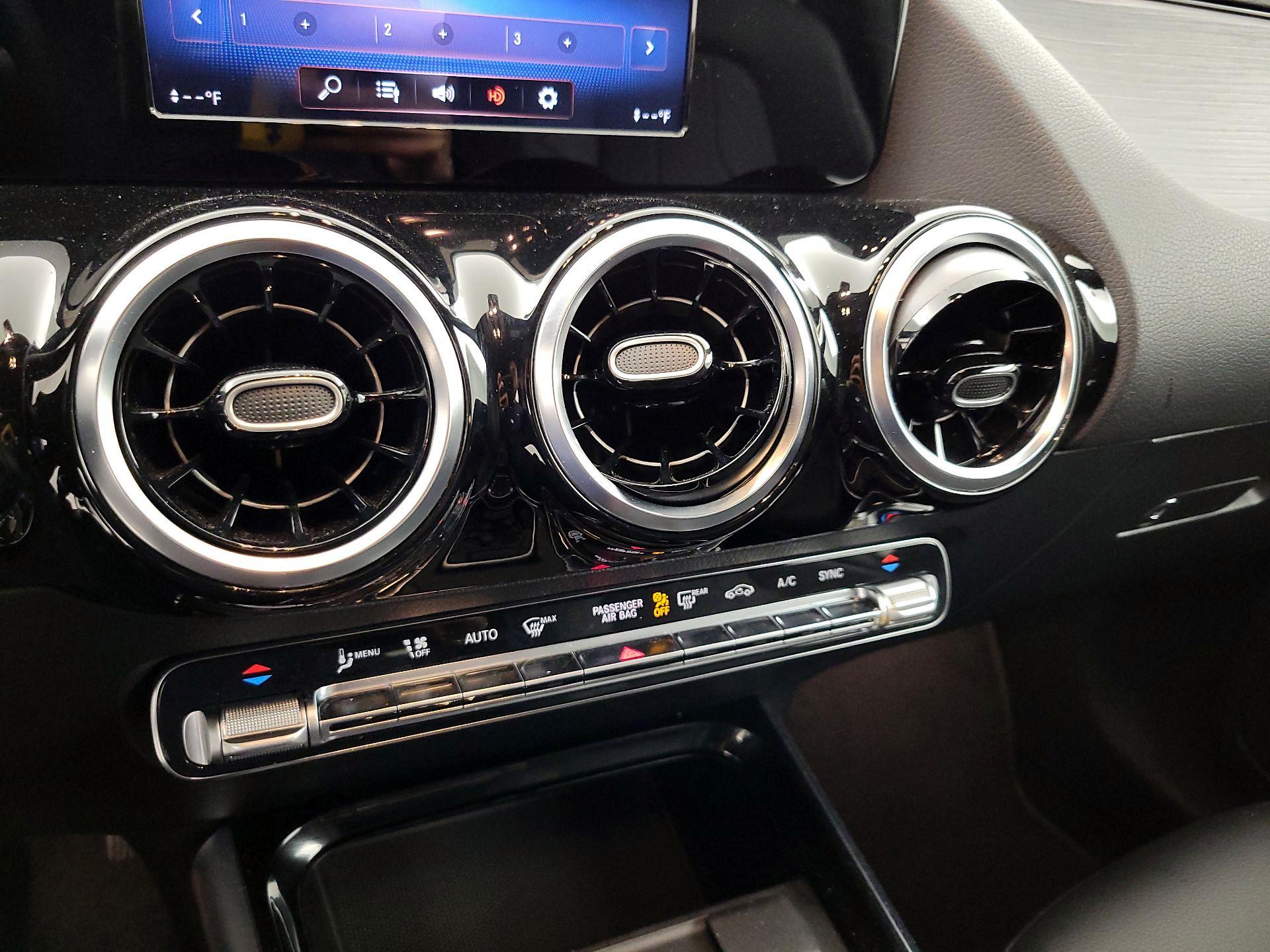 Thumbnail: 2022 Mercedes-Benz GLA - 16