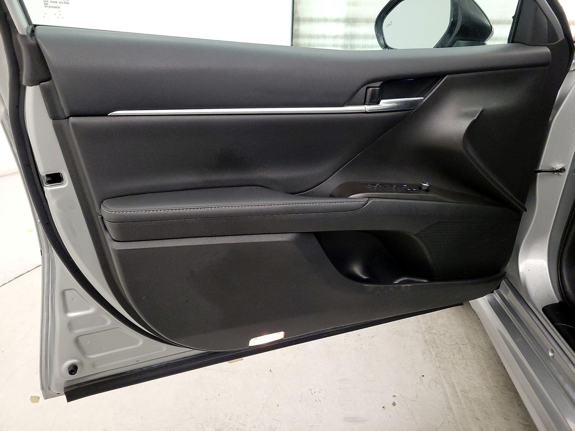 Thumbnail: 2022 Toyota Camry - 12