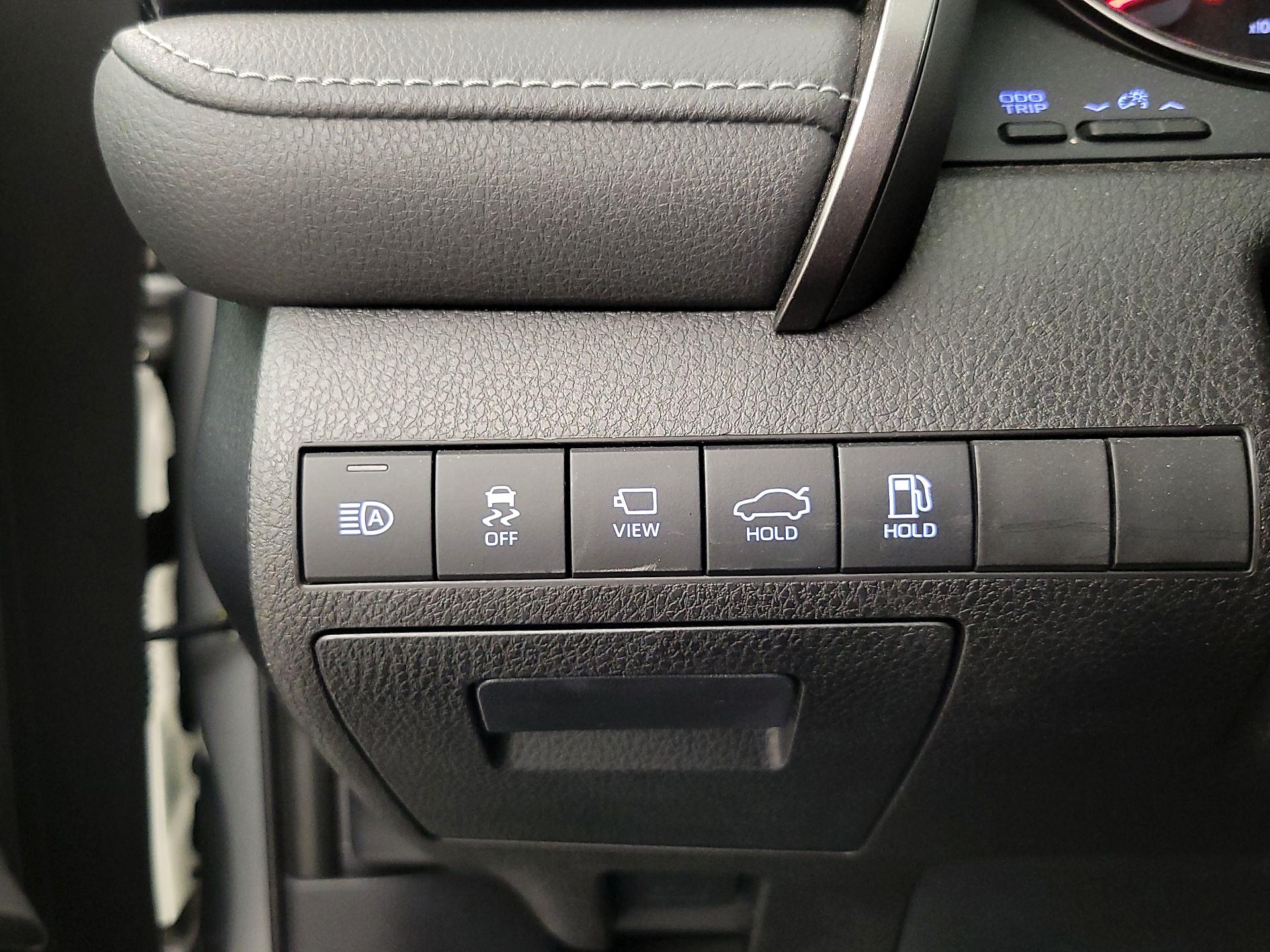 Thumbnail: 2022 Toyota Camry - 13