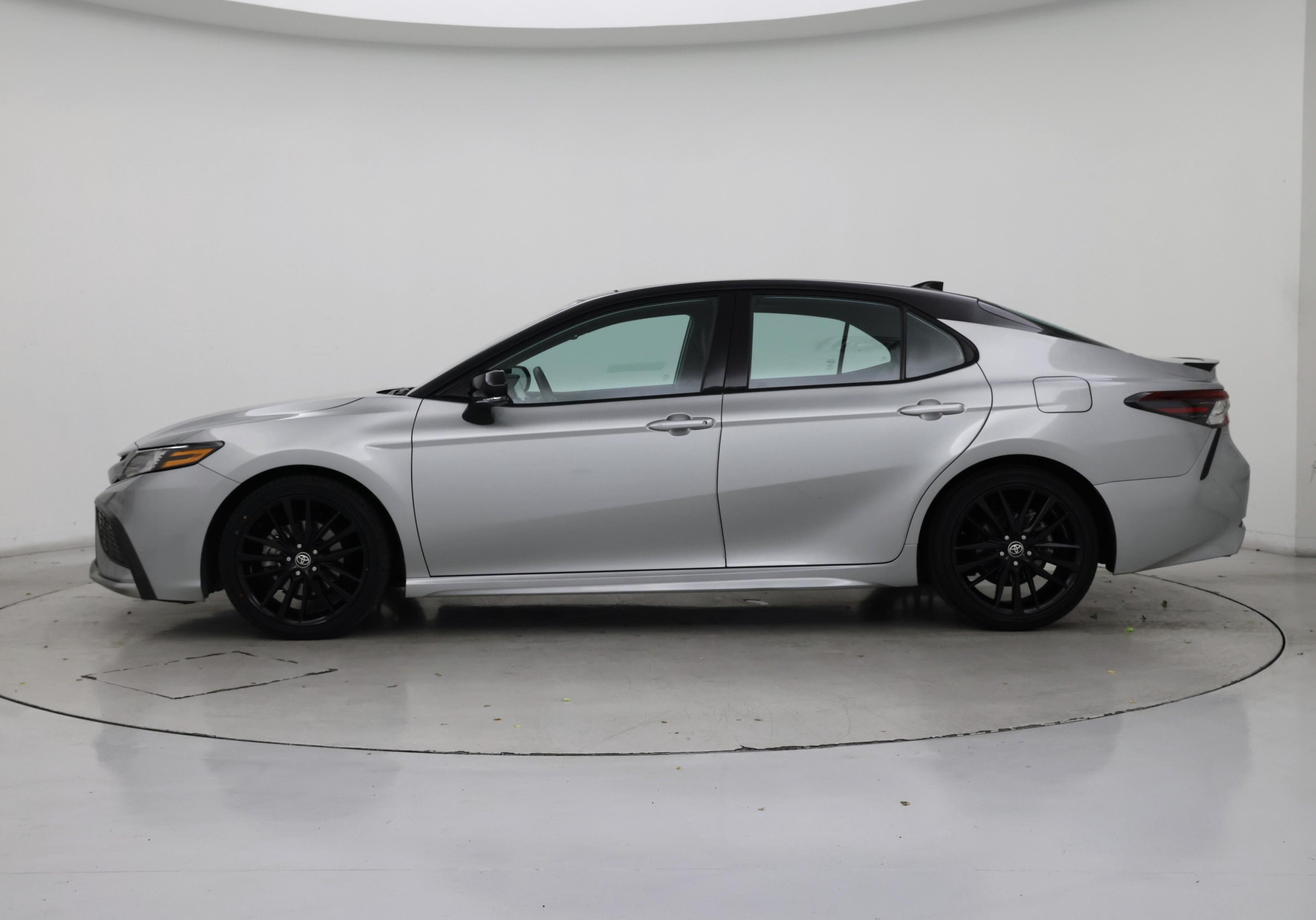 Thumbnail: 2022 Toyota Camry - 3