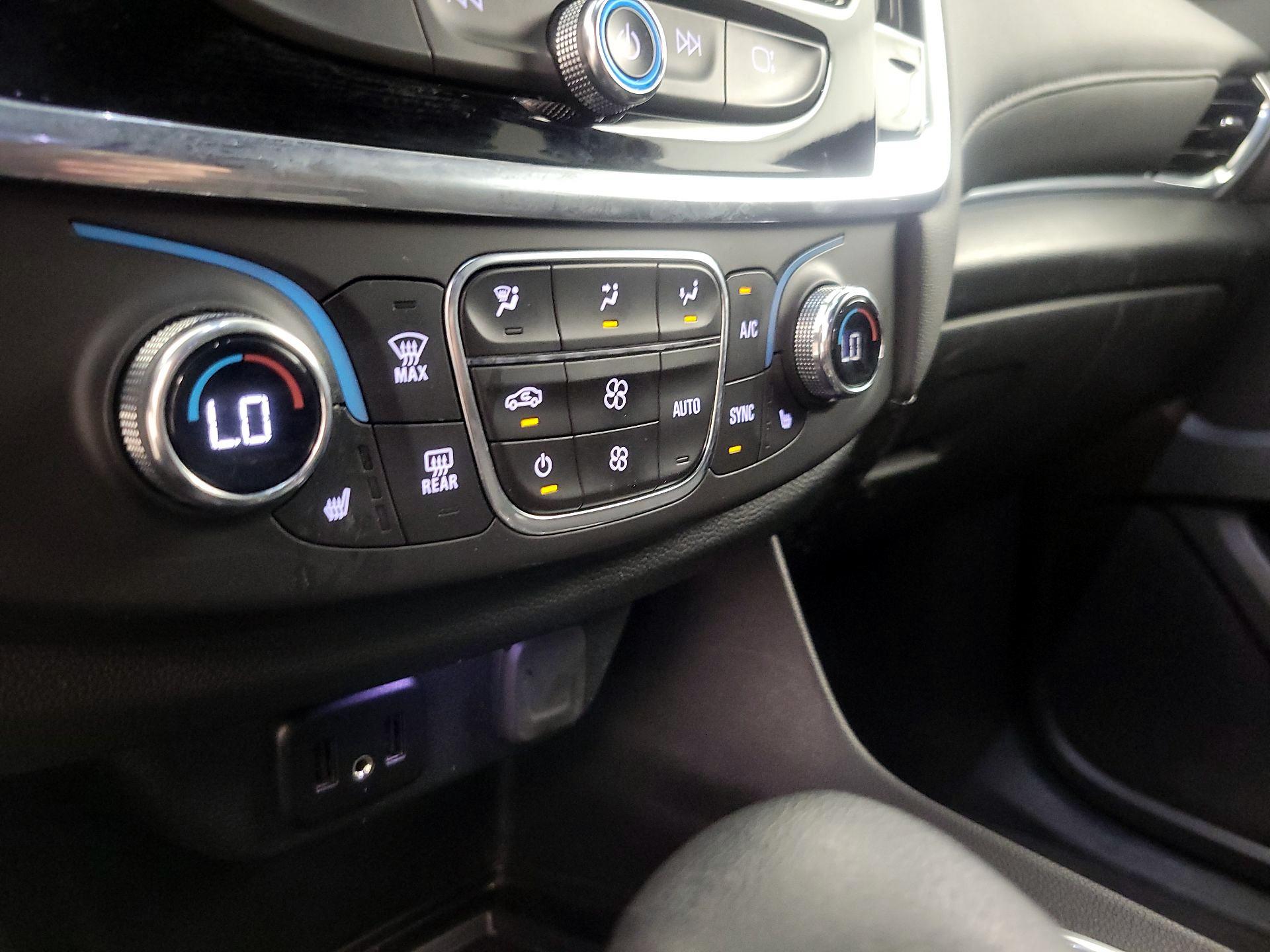 Thumbnail: 2023 Chevrolet Traverse - 16