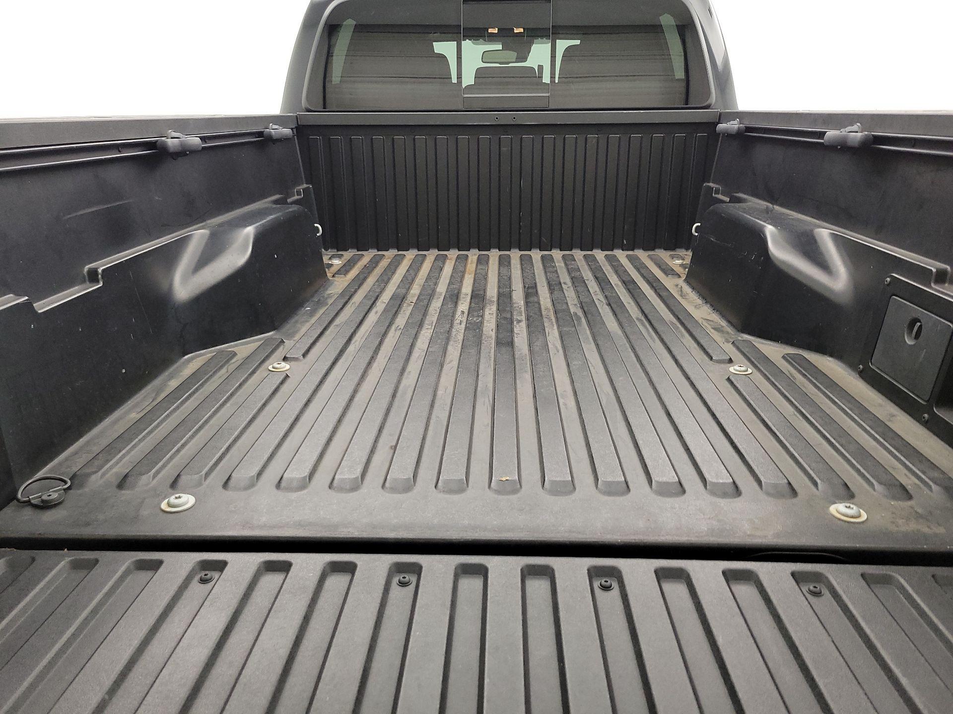 Thumbnail: 2022 Toyota Tacoma - 19