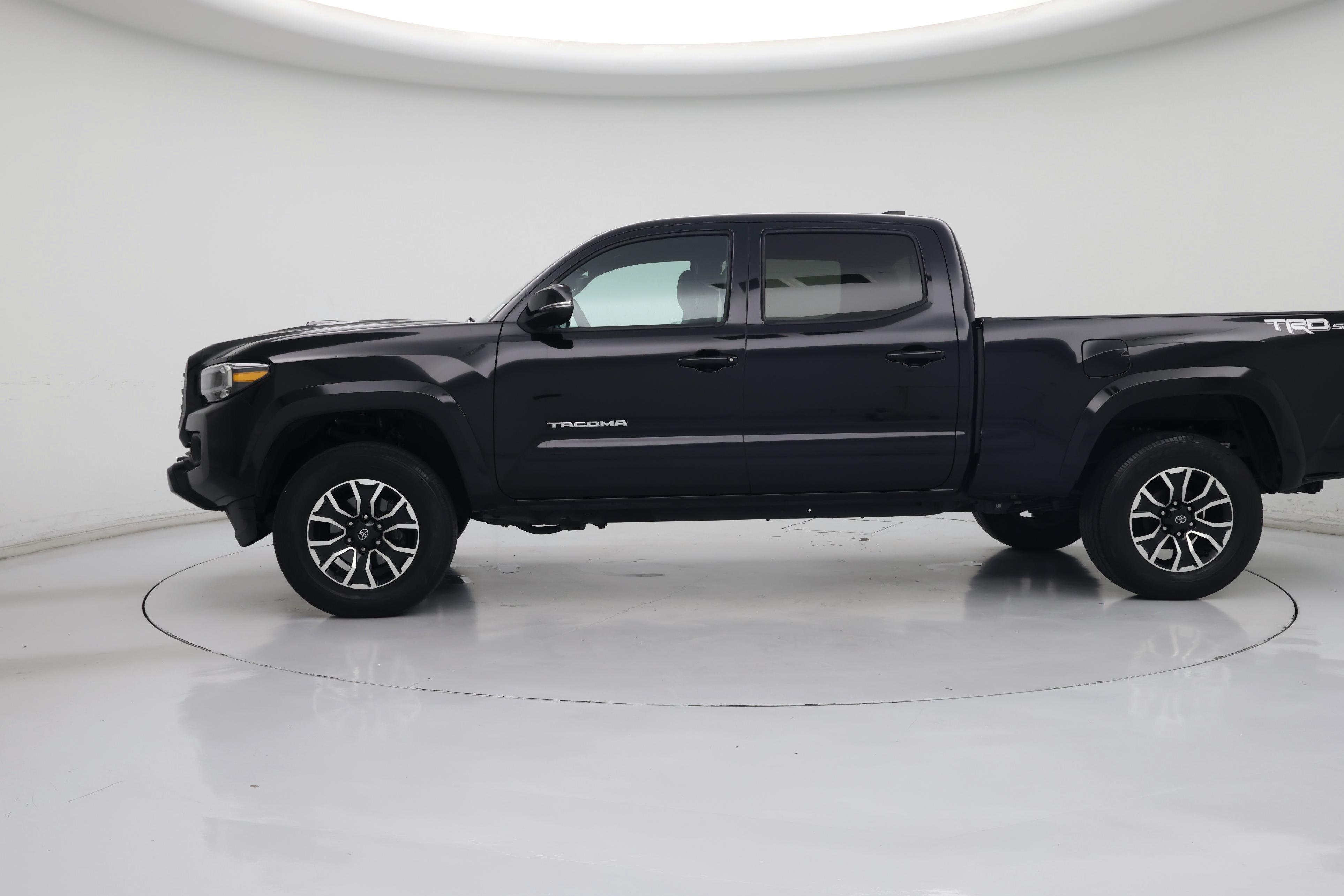 Thumbnail: 2022 Toyota Tacoma - 3