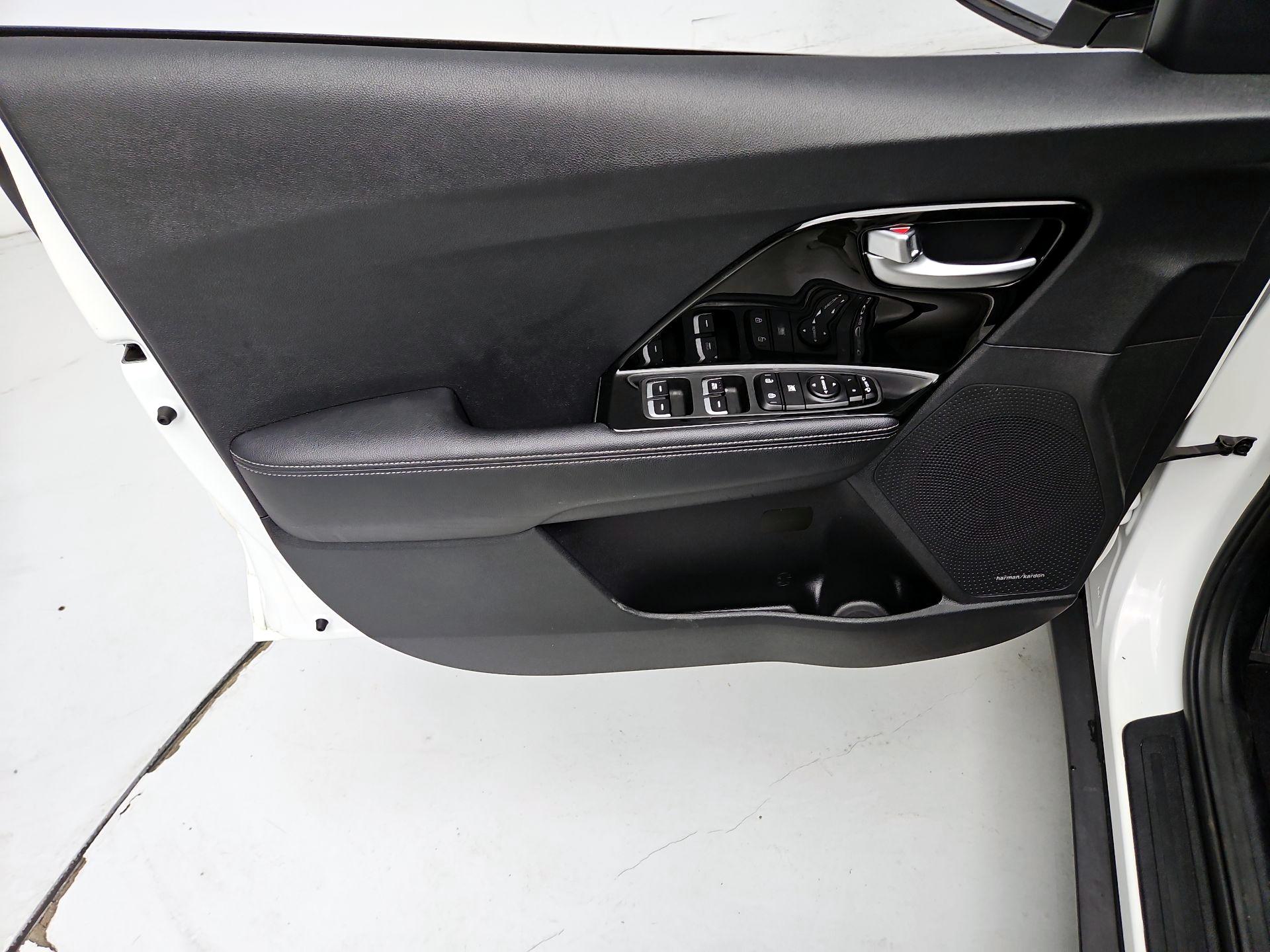 Thumbnail: 2022 Kia Niro - 12