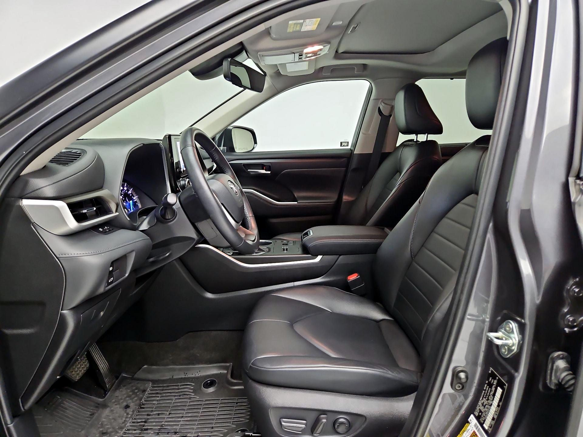 Thumbnail: 2023 Toyota Highlander - 11