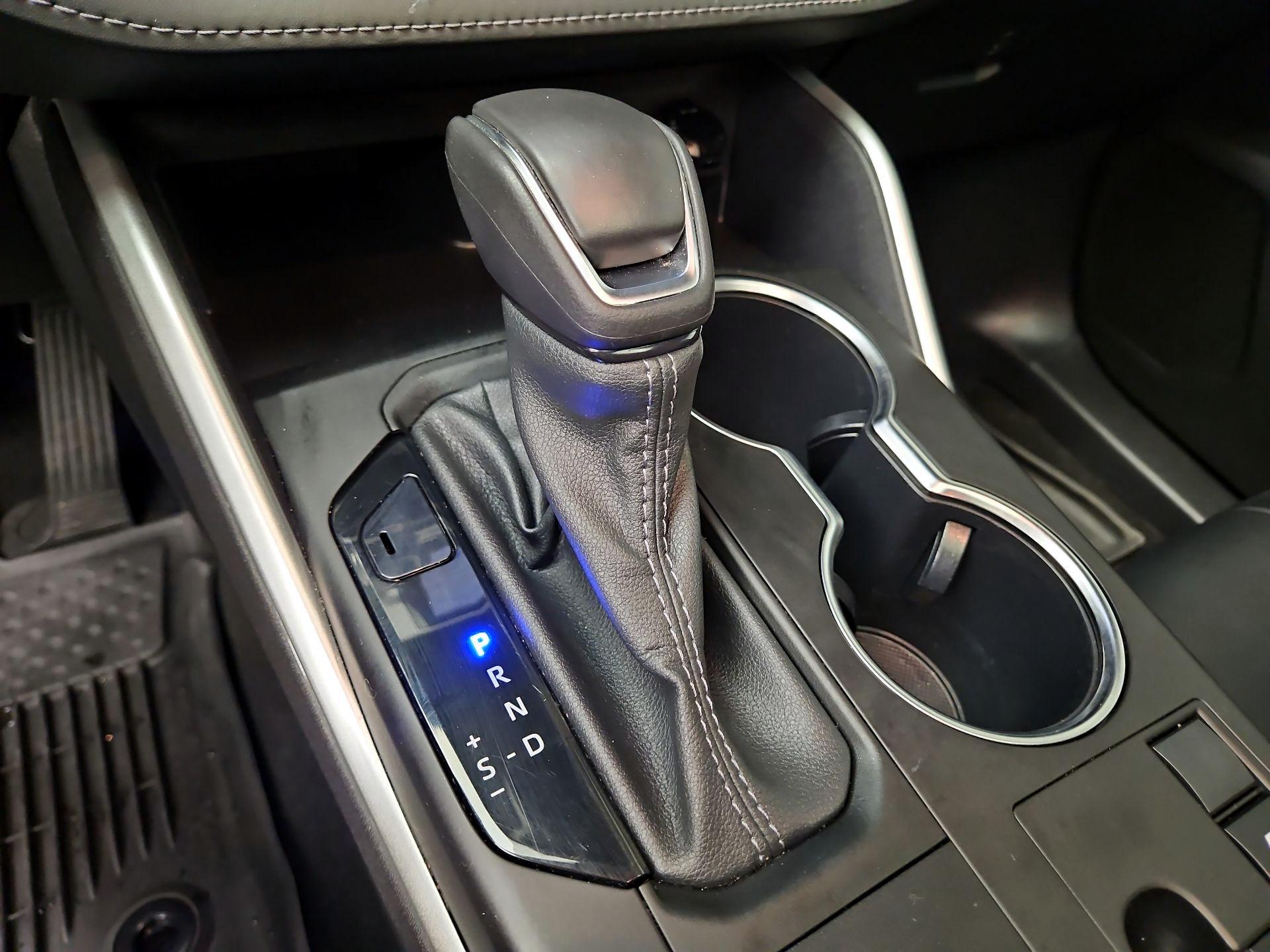 Thumbnail: 2023 Toyota Highlander - 17