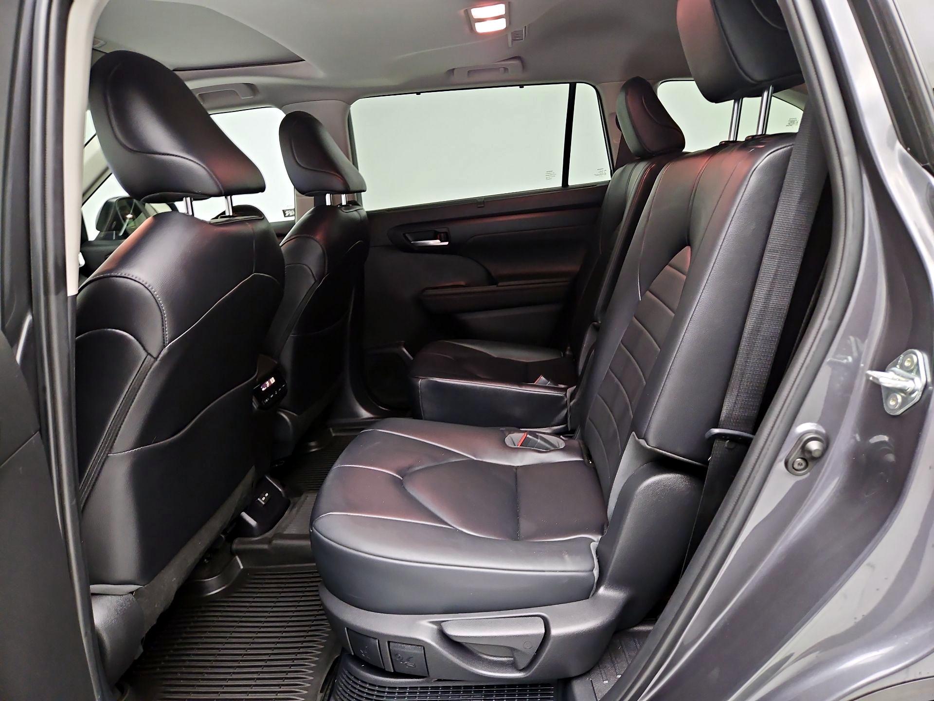 Thumbnail: 2023 Toyota Highlander - 20