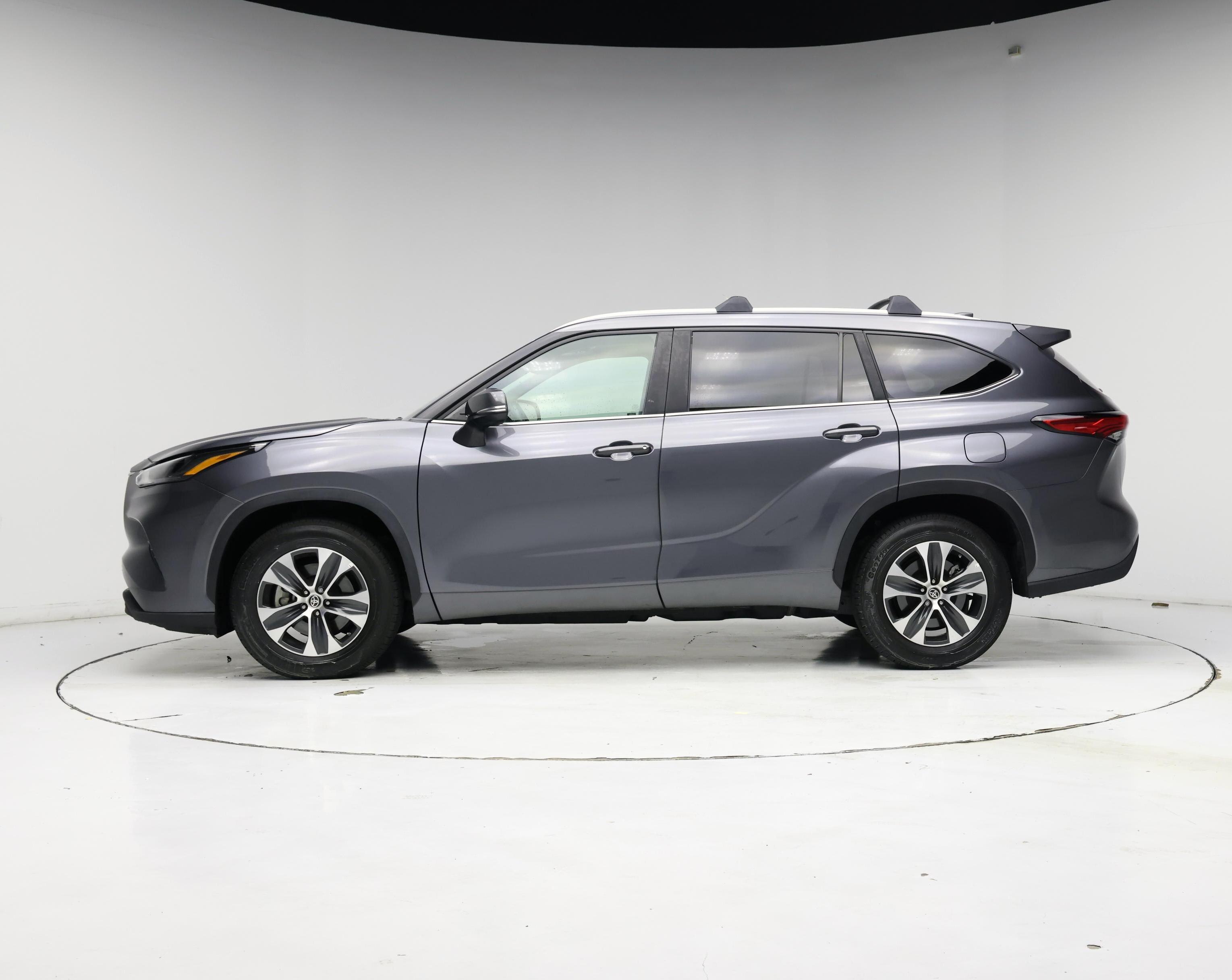 Thumbnail: 2023 Toyota Highlander - 3
