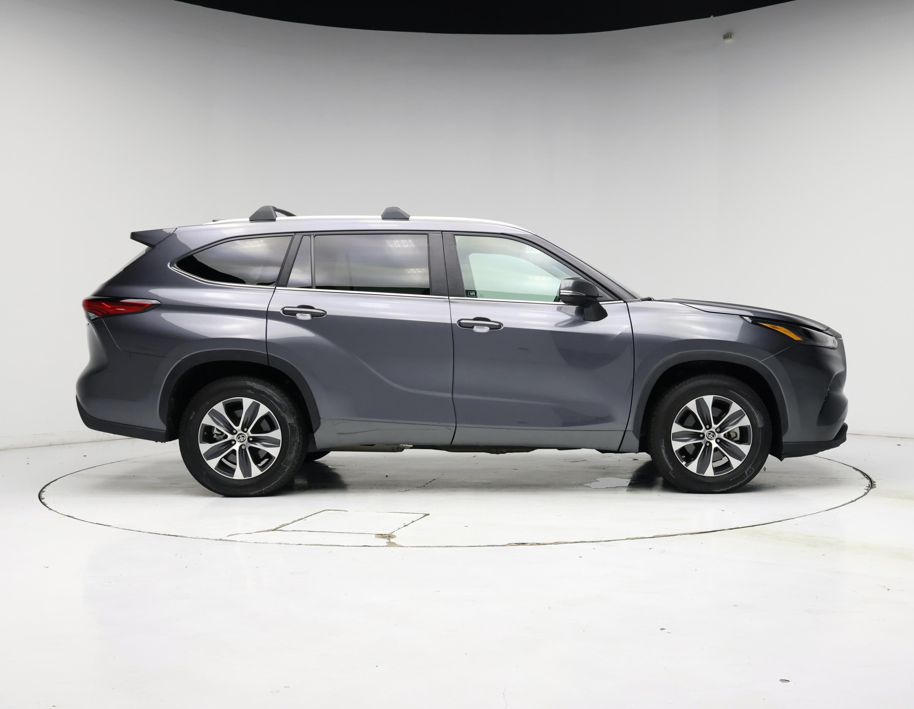 Thumbnail: 2023 Toyota Highlander - 7