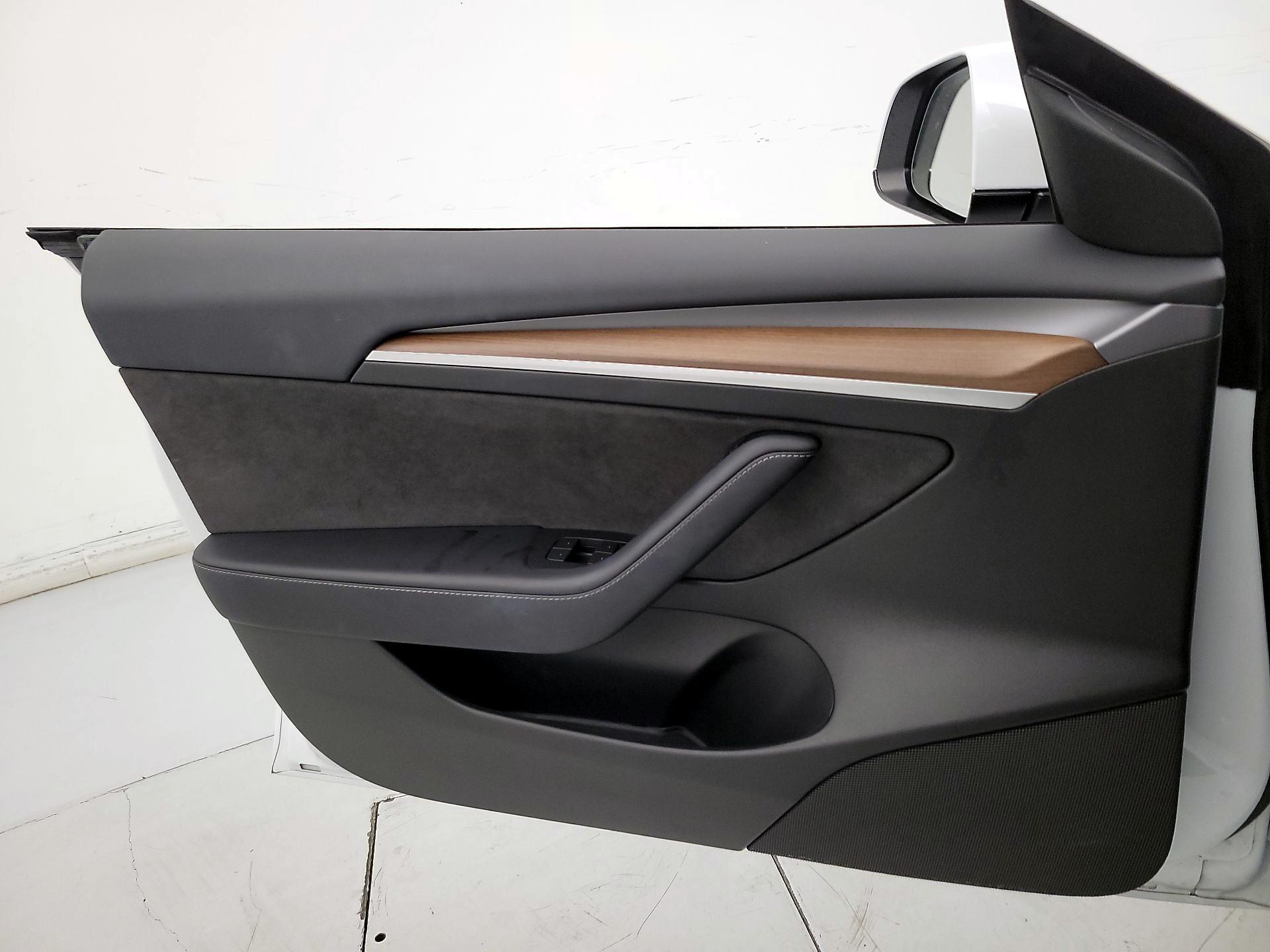 Thumbnail: 2023 Tesla Model 3 - 12