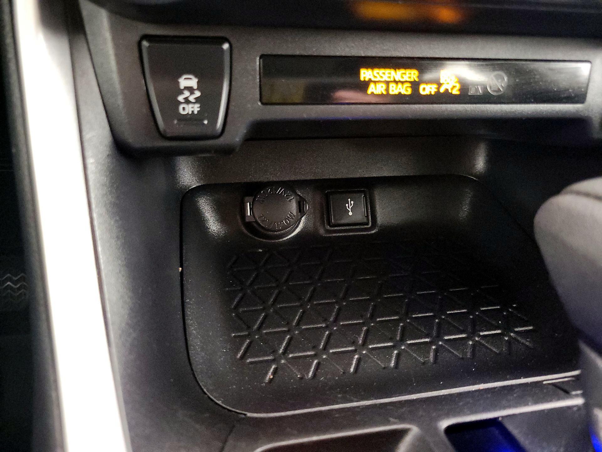 Thumbnail: 2022 Toyota RAV4 - 18