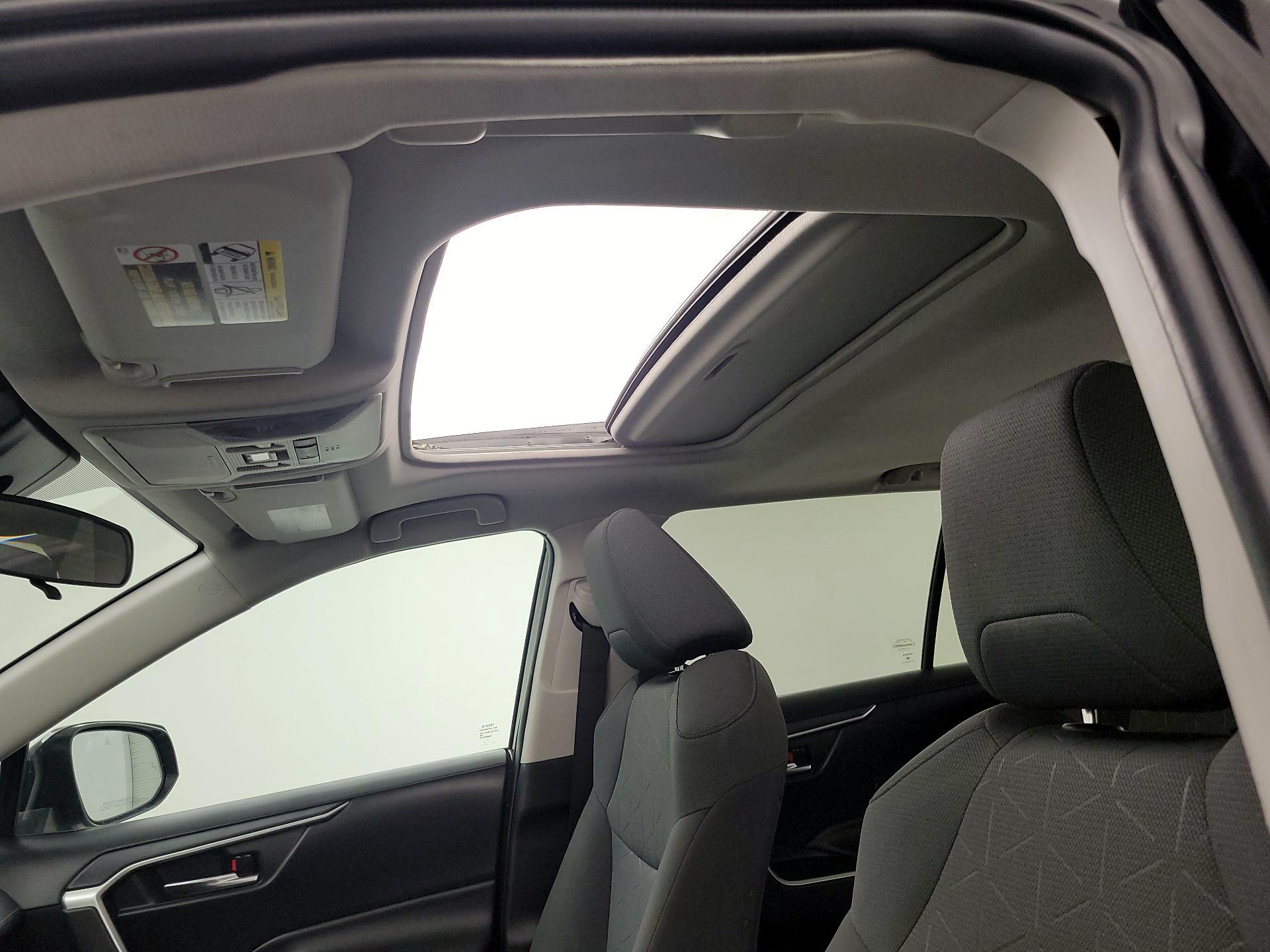 Thumbnail: 2022 Toyota RAV4 - 19