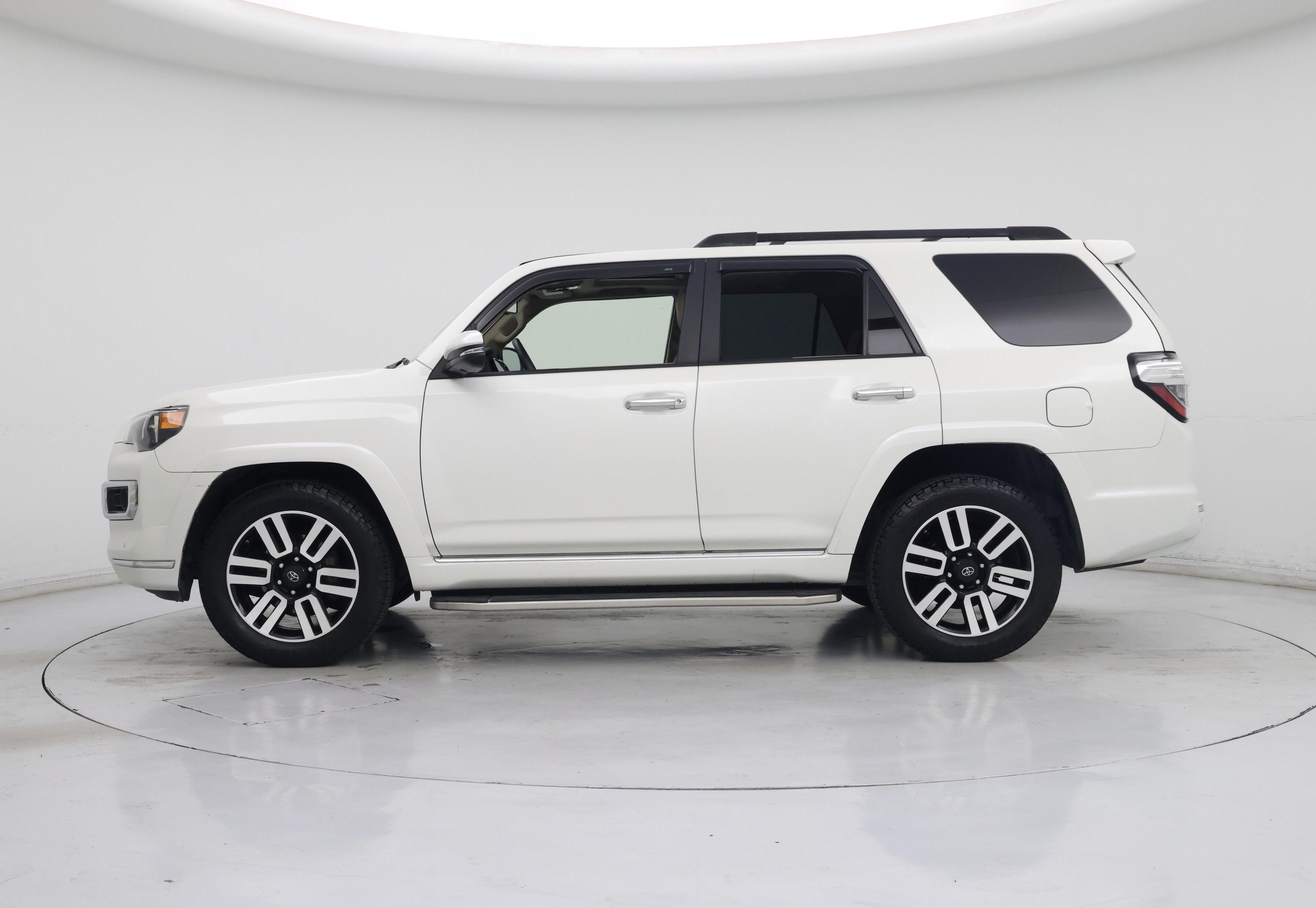 Thumbnail: 2019 Toyota 4Runner - 3