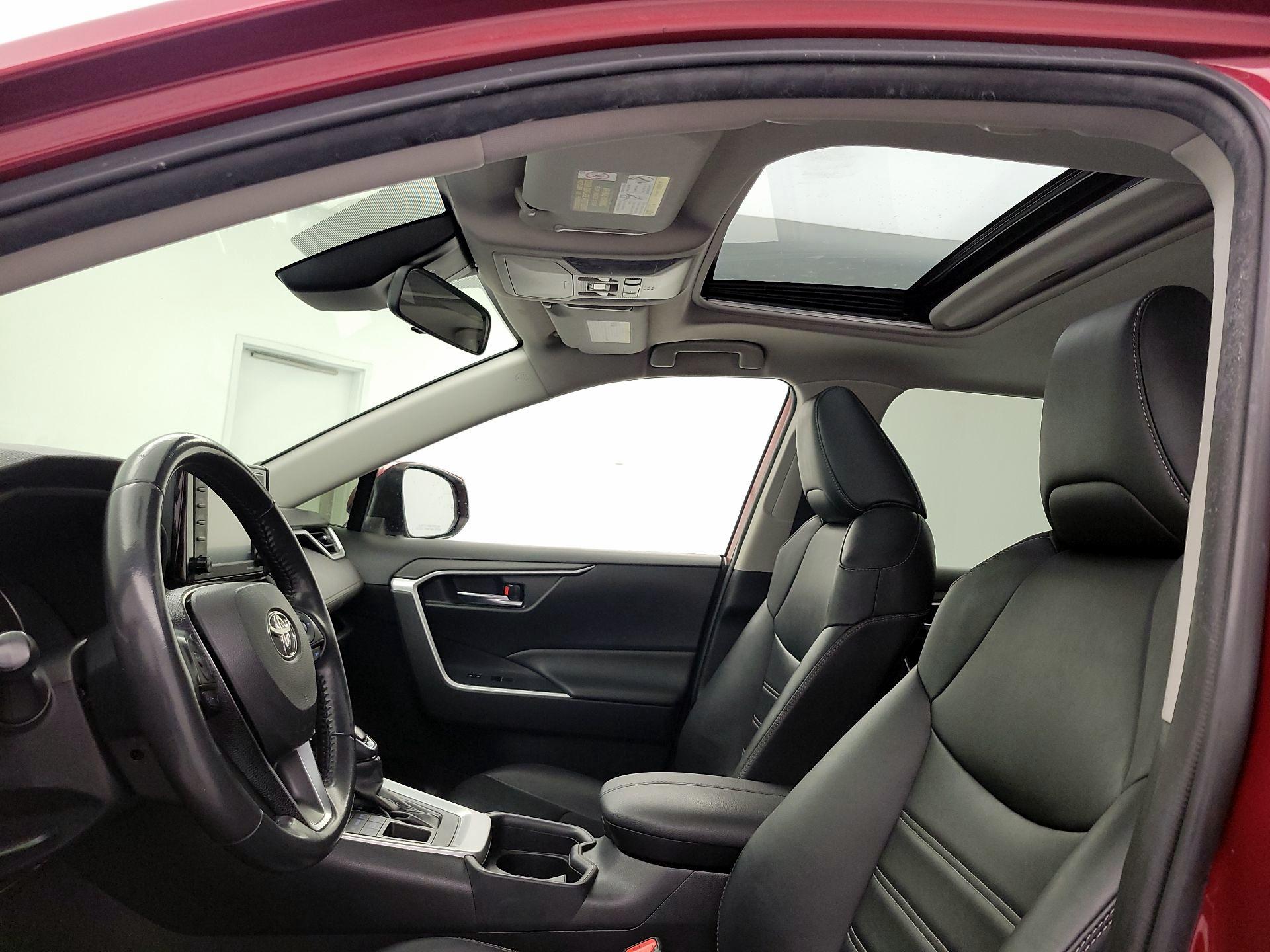 Thumbnail: 2021 Toyota RAV4 - 19