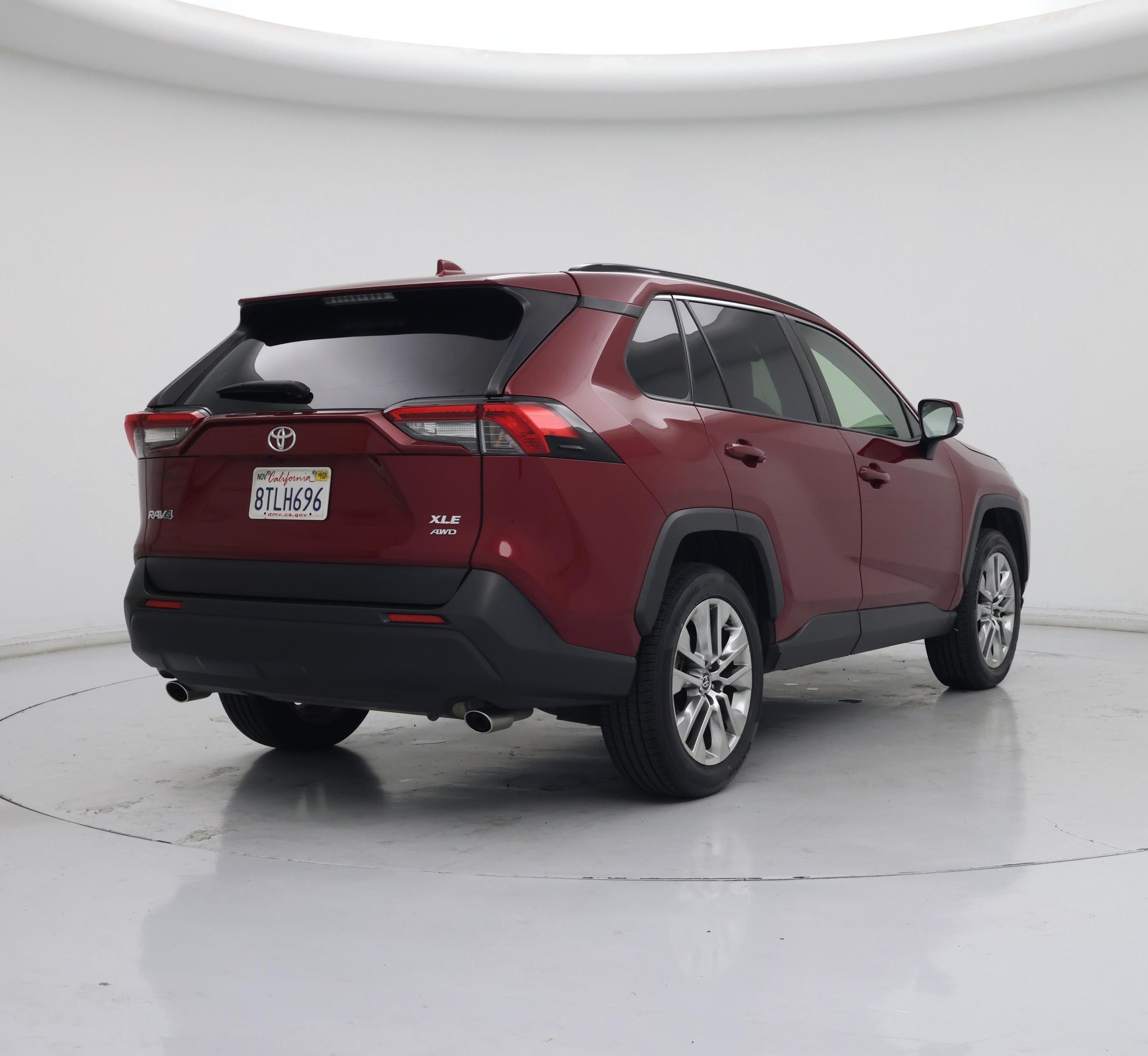 Thumbnail: 2021 Toyota RAV4 - 8