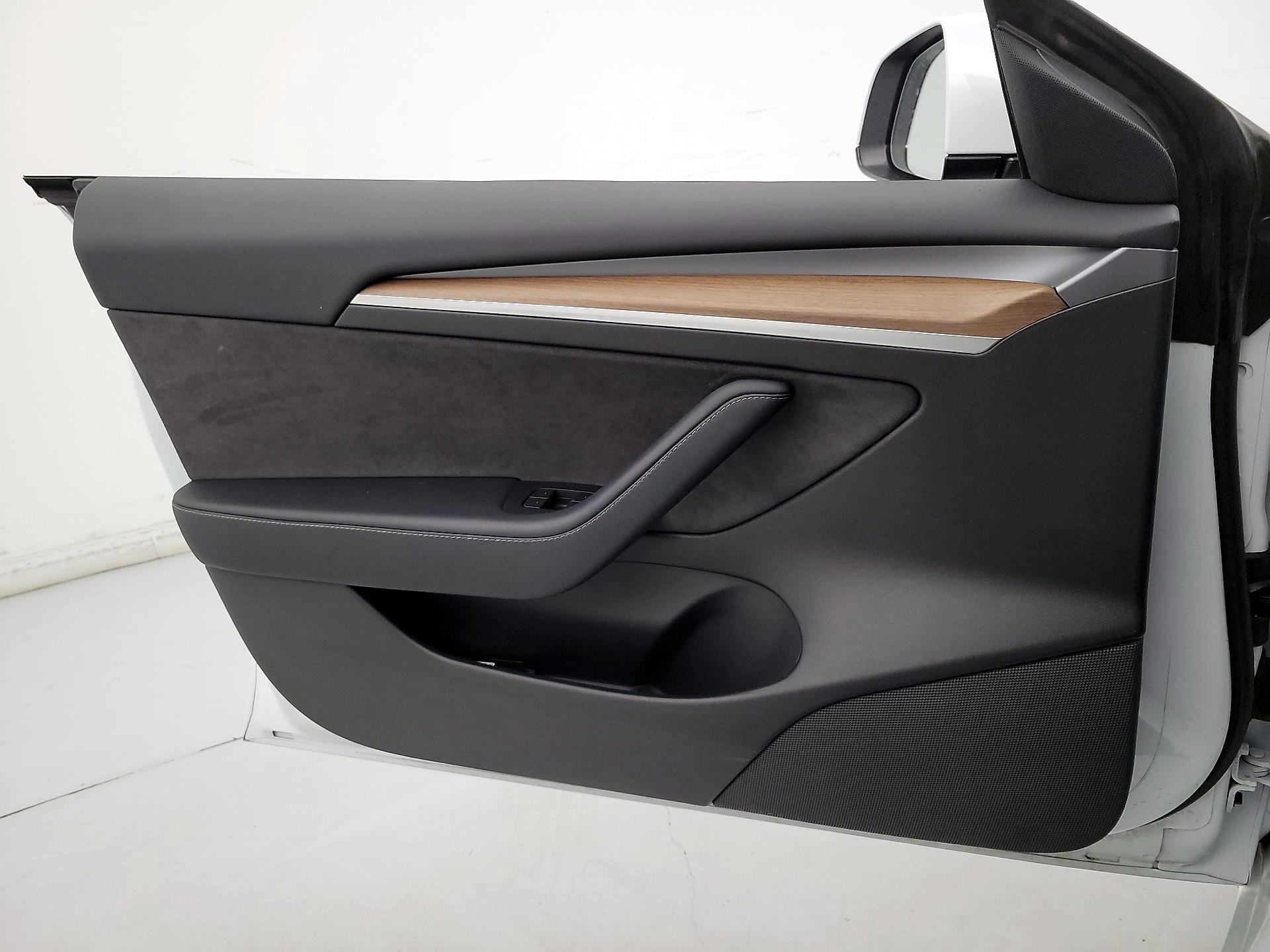 Thumbnail: 2022 Tesla Model 3 - 12