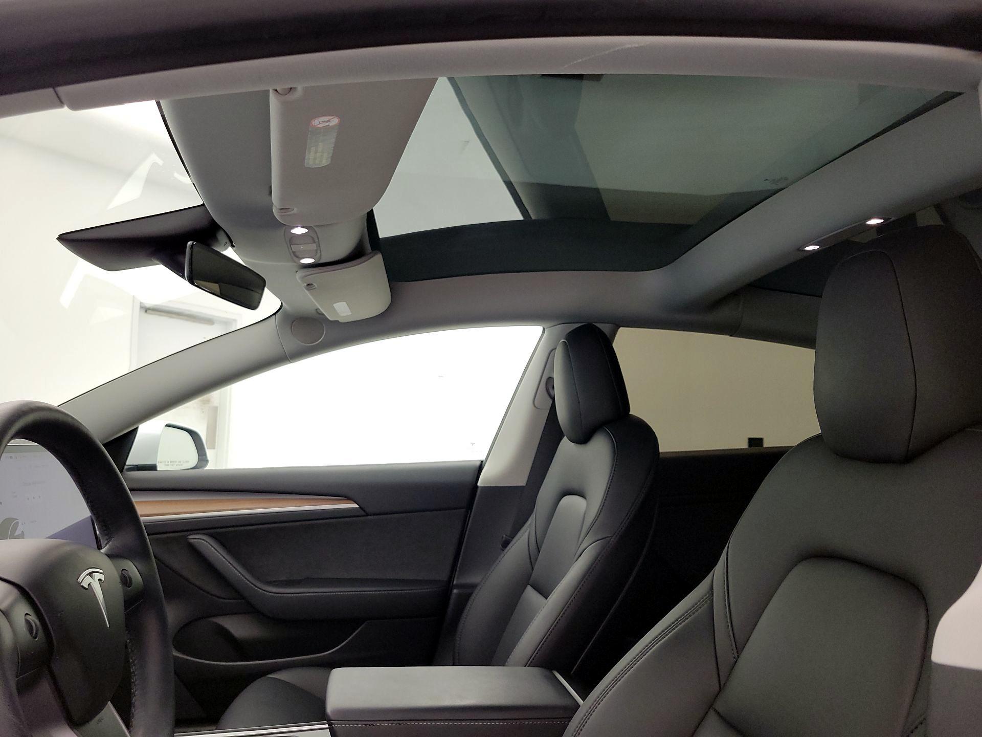Thumbnail: 2022 Tesla Model 3 - 17