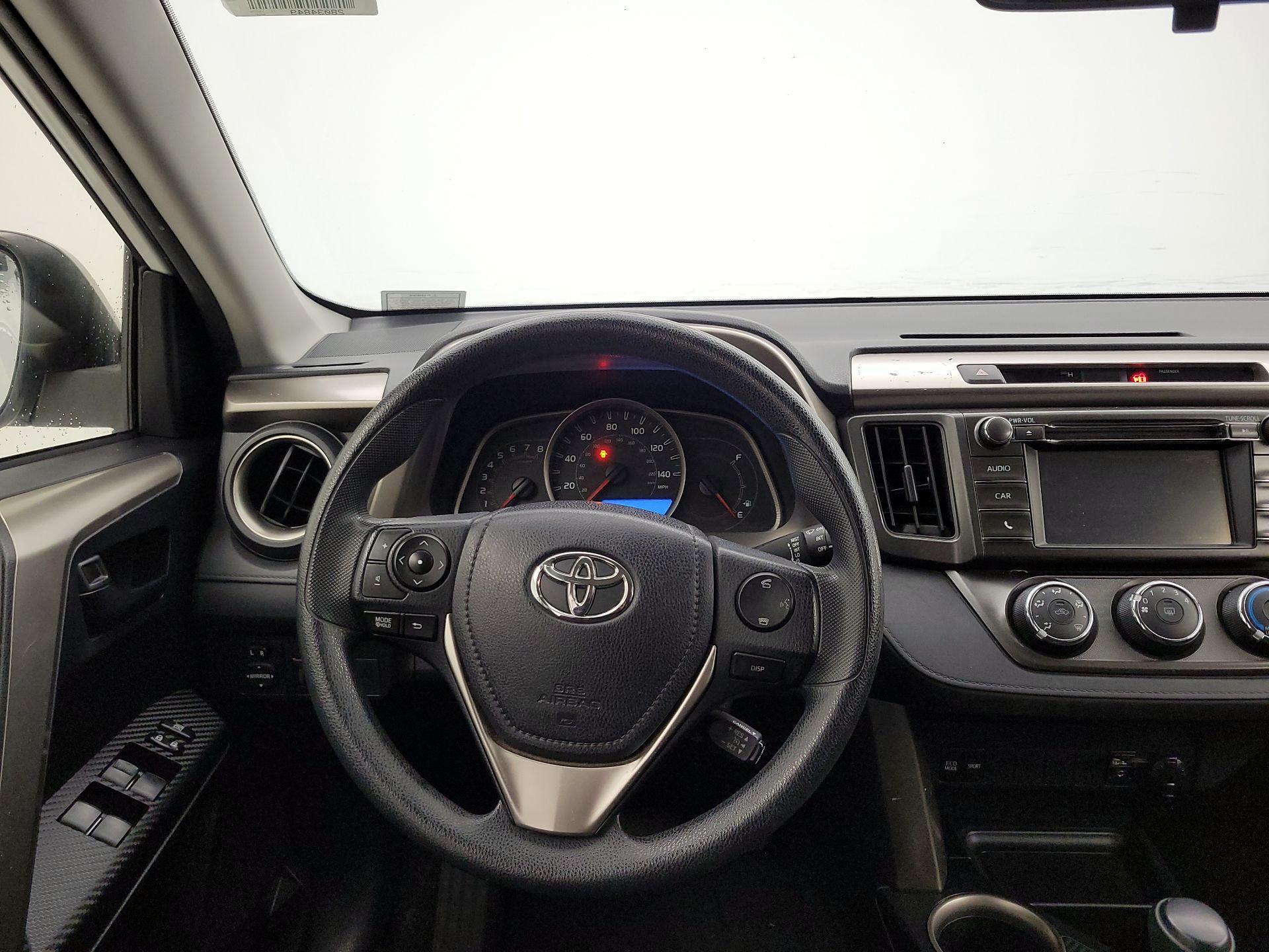 Thumbnail: 2015 Toyota RAV4 - 10