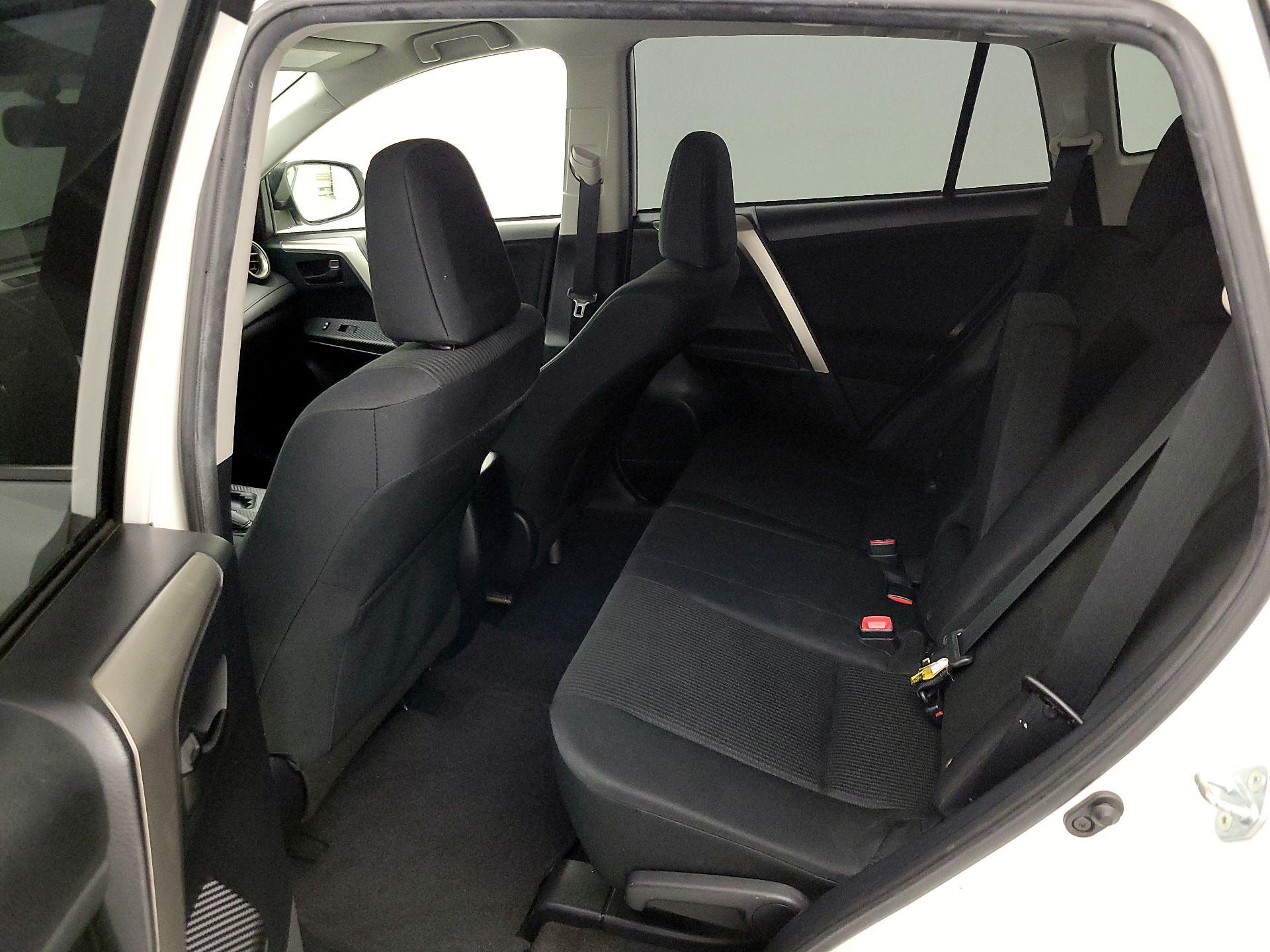 Thumbnail: 2015 Toyota RAV4 - 19