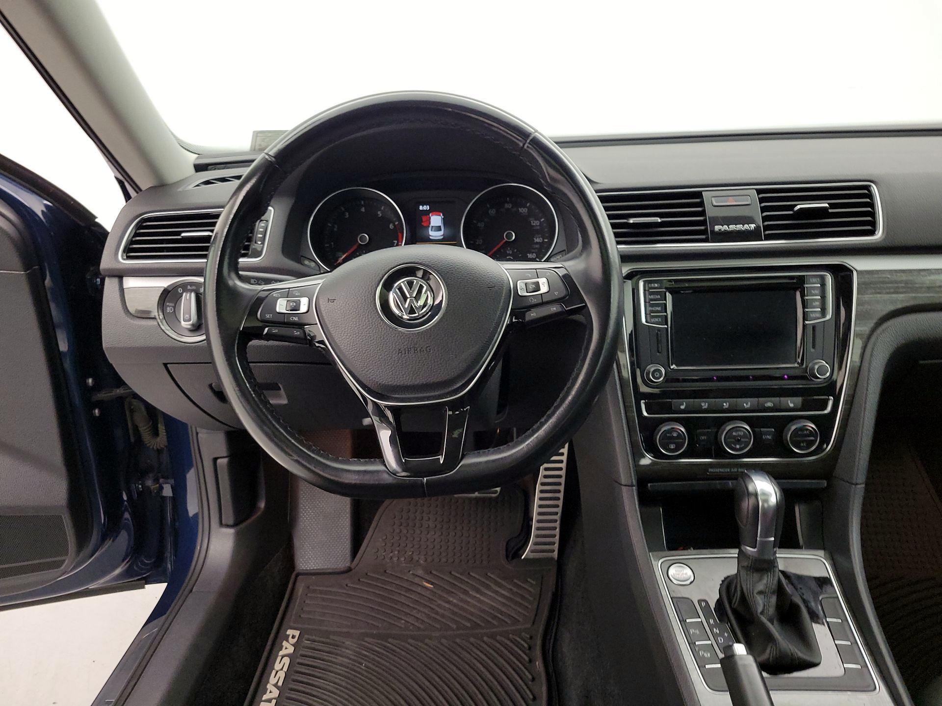 Thumbnail: 2018 Volkswagen Passat - 10
