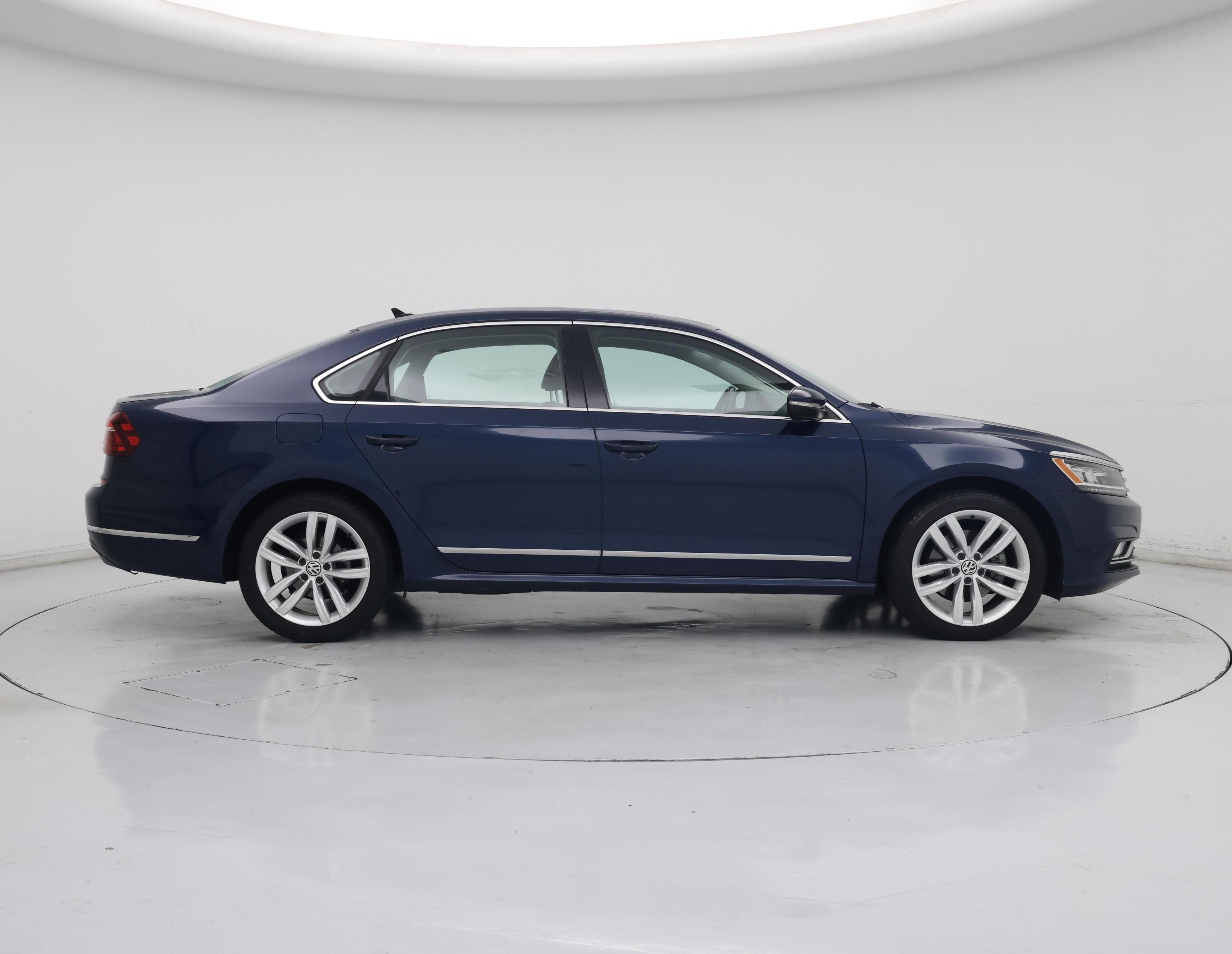 Thumbnail: 2018 Volkswagen Passat - 7