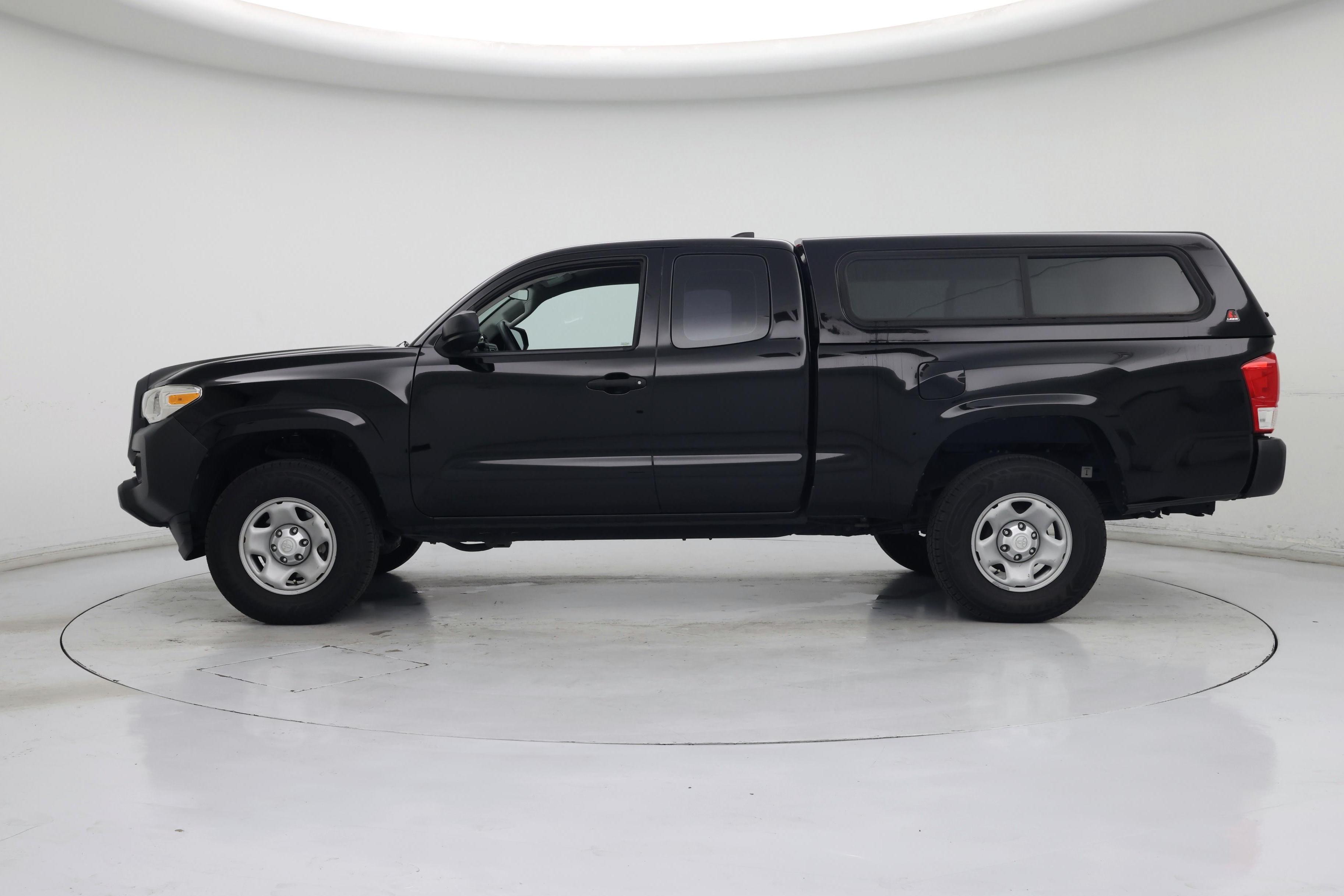 Thumbnail: 2017 Toyota Tacoma - 3