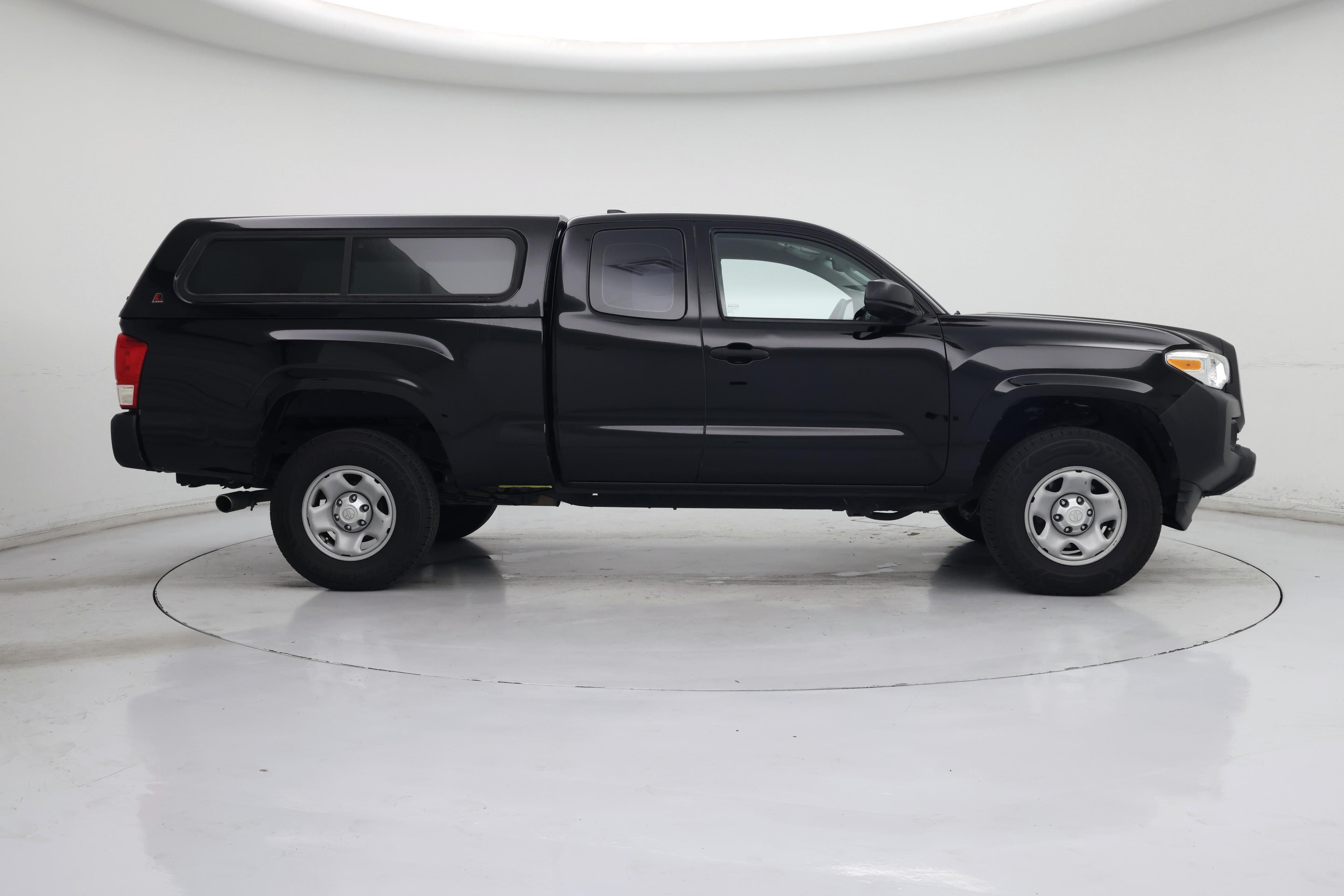 Thumbnail: 2017 Toyota Tacoma - 7