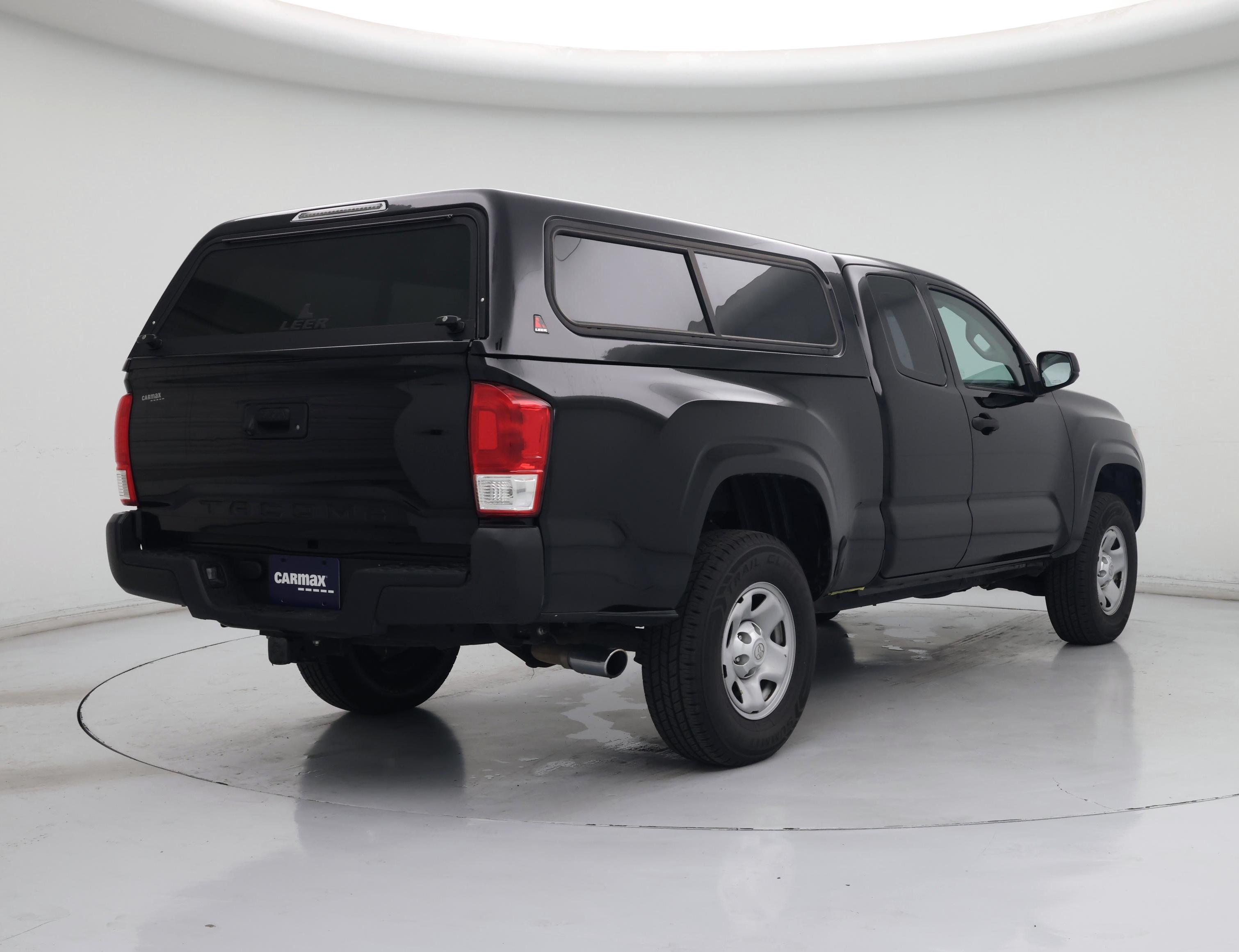 Thumbnail: 2017 Toyota Tacoma - 8