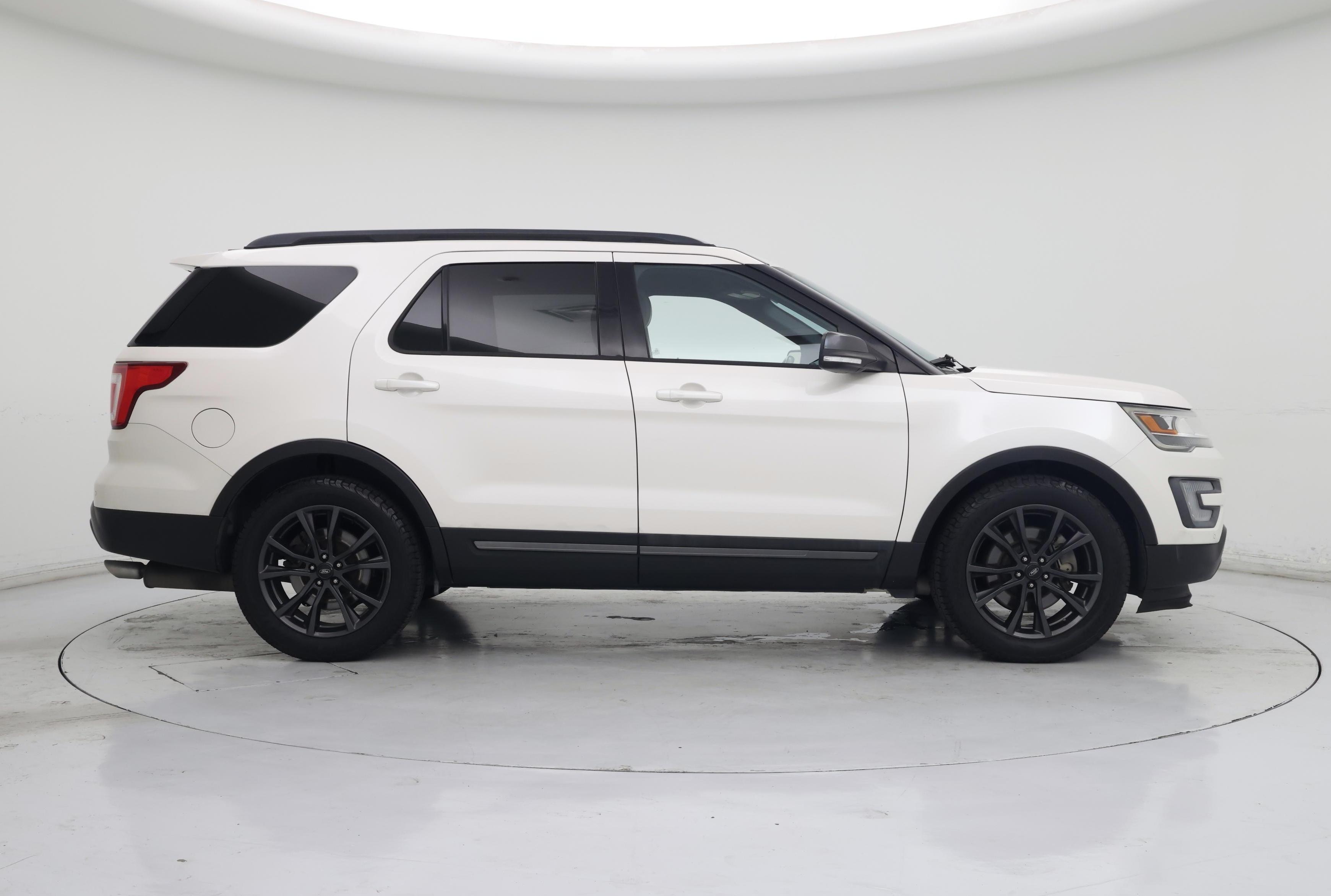 Thumbnail: 2017 Ford Explorer - 7