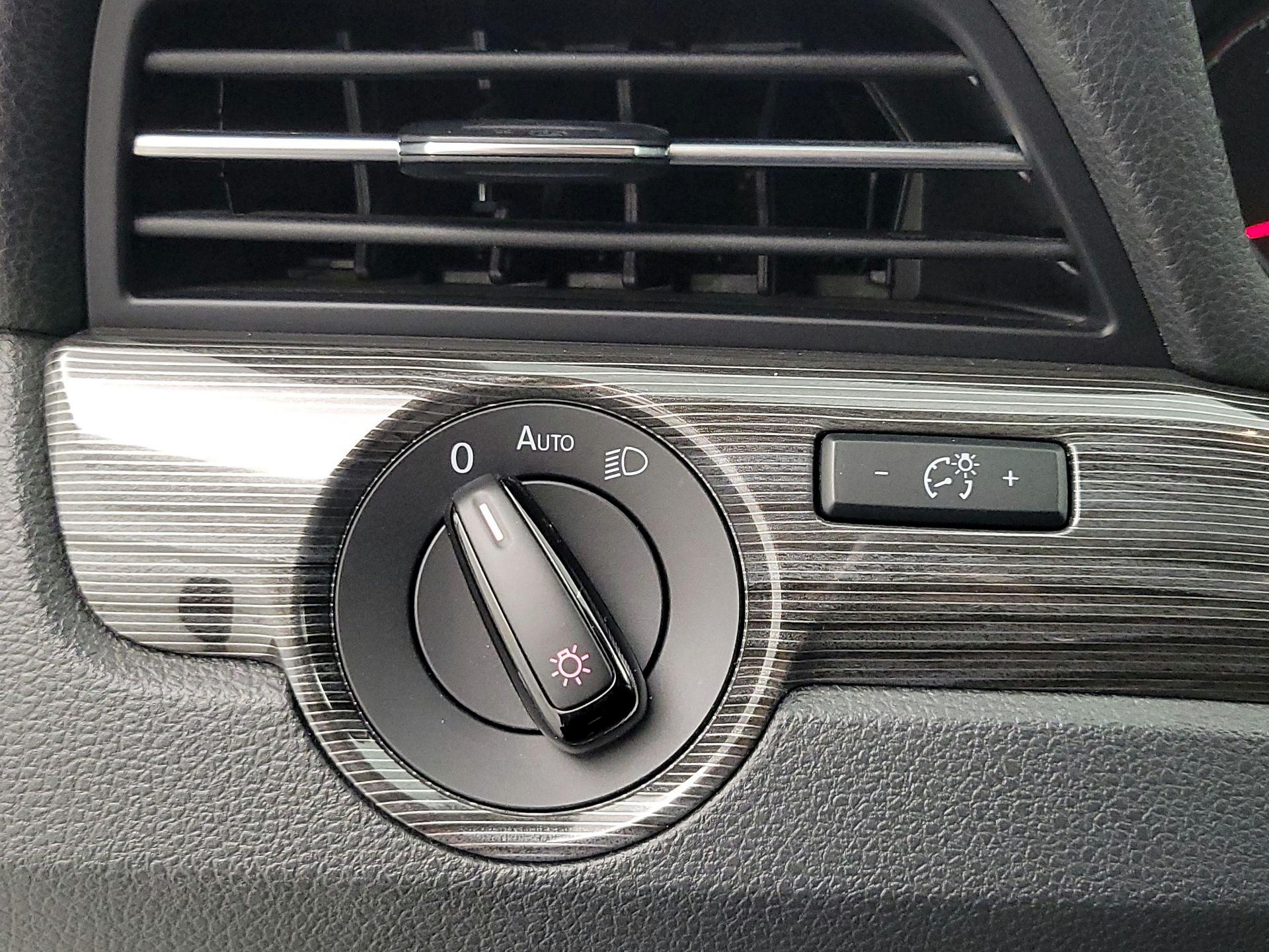 Thumbnail: 2020 Volkswagen Passat - 13
