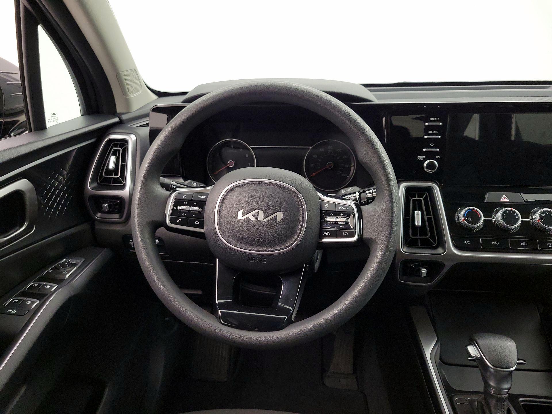 Thumbnail: 2023 Kia Sorento - 10