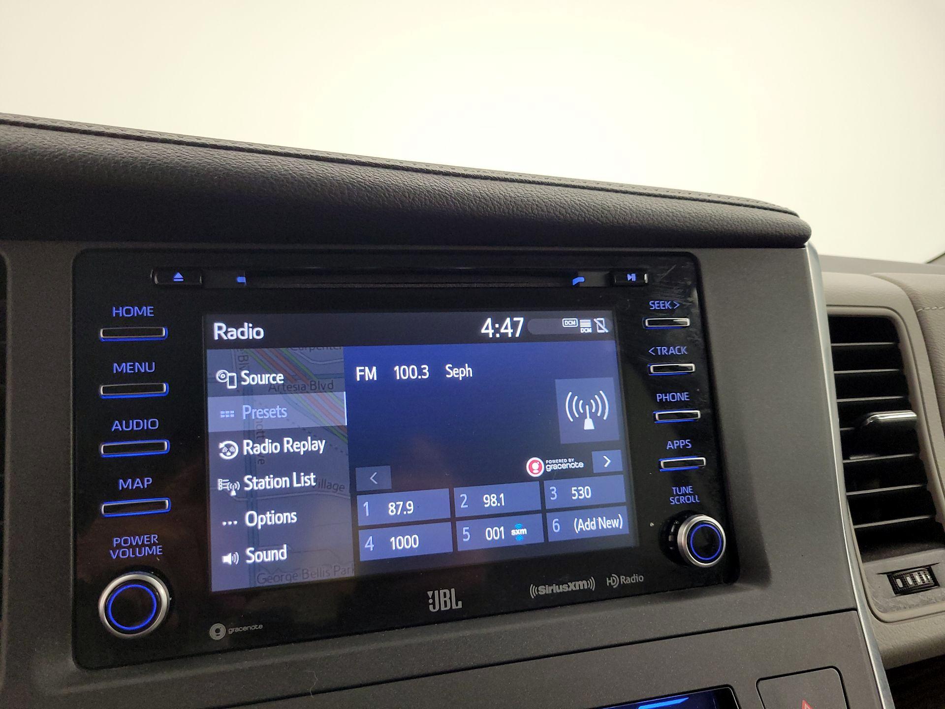 Thumbnail: 2018 Toyota Sienna - 16