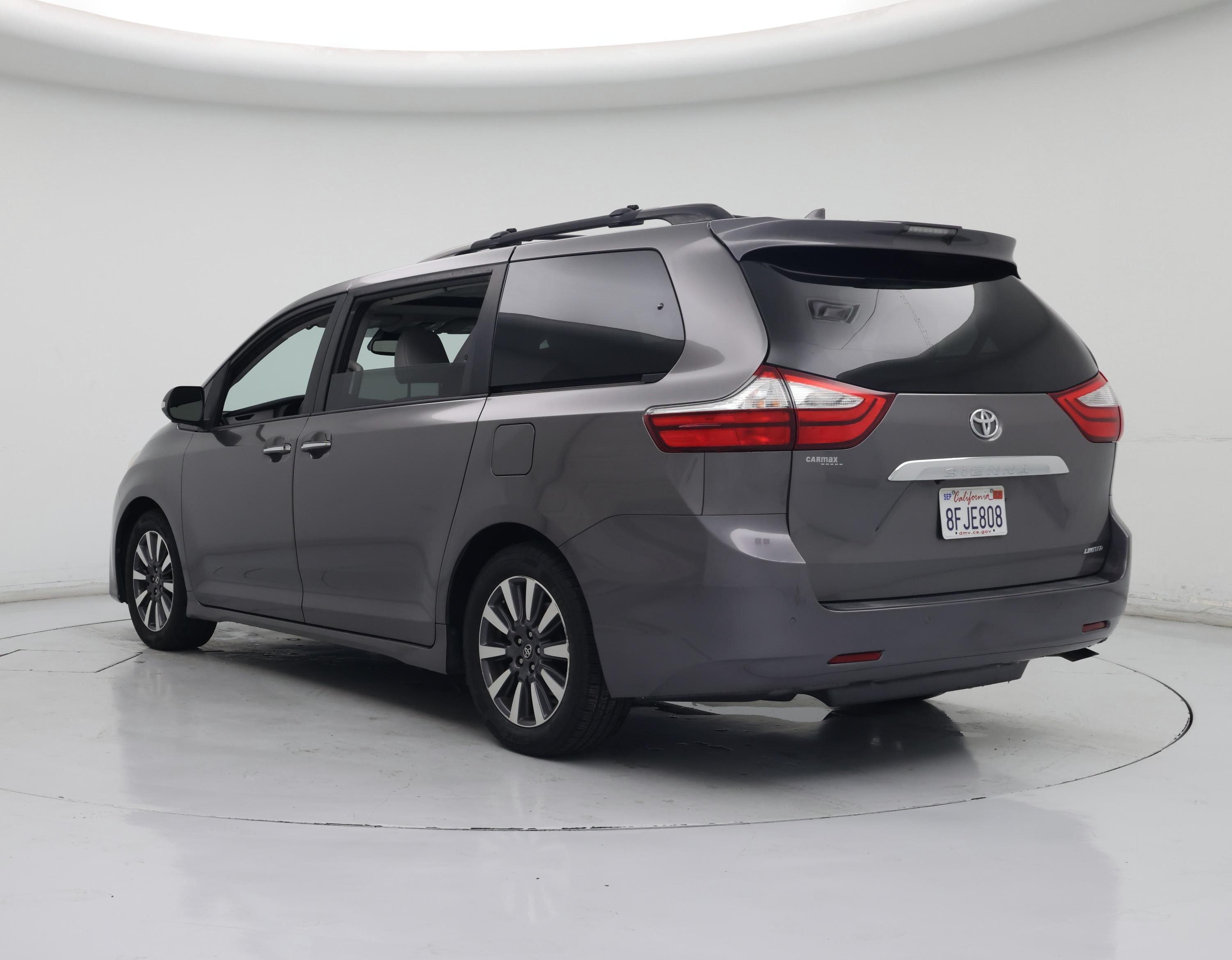 Thumbnail: 2018 Toyota Sienna - 2