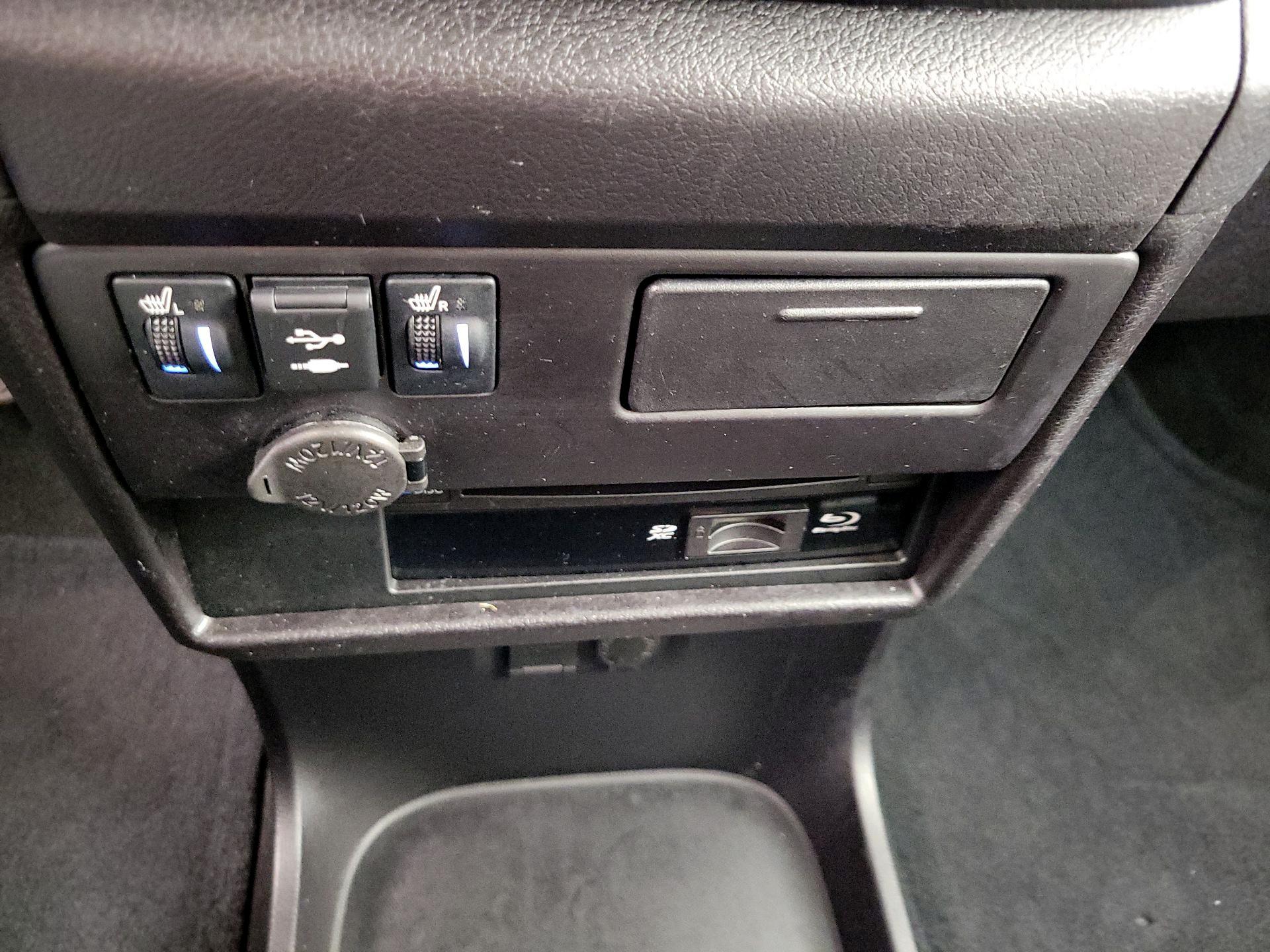 Thumbnail: 2018 Toyota Sienna - 19