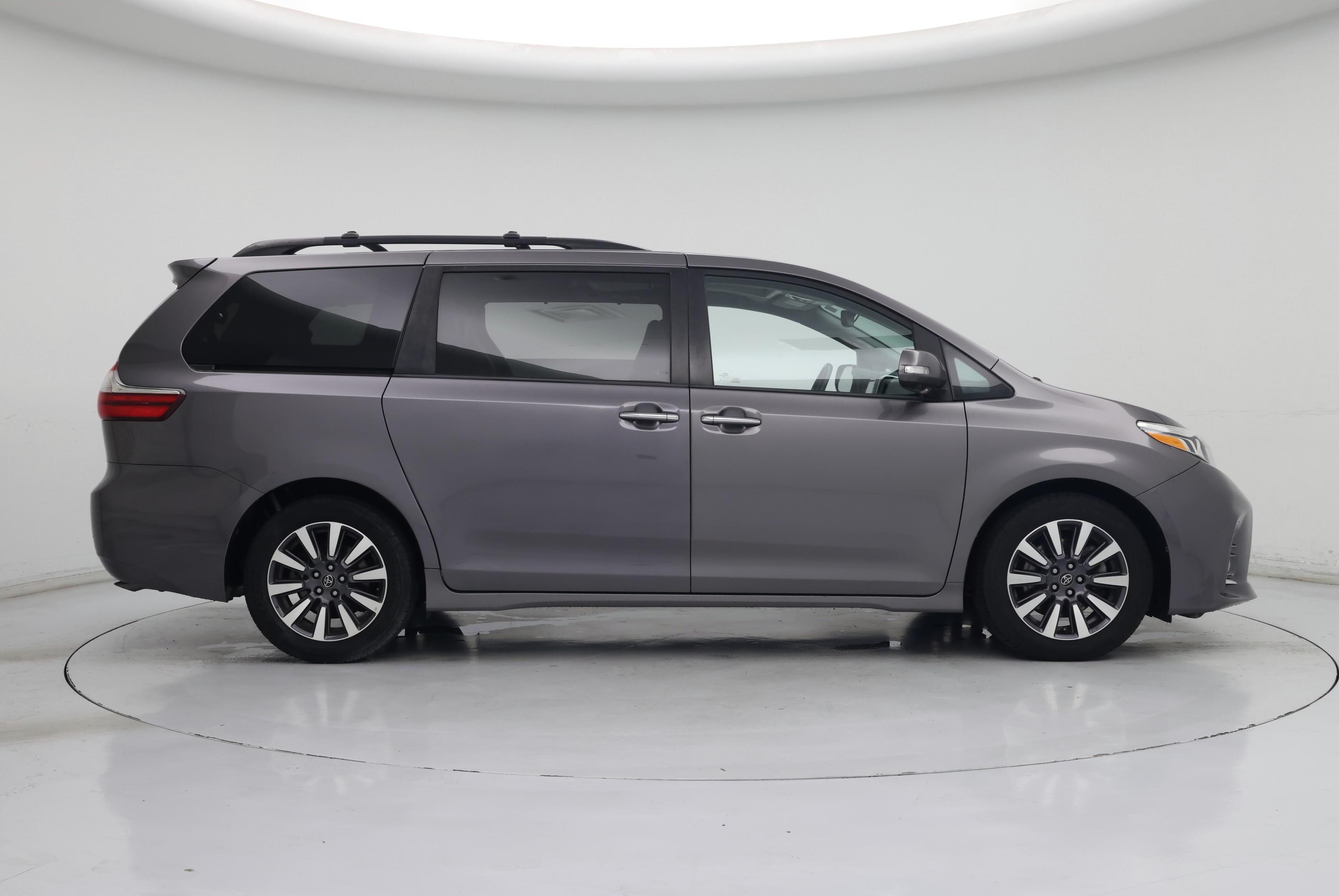 Thumbnail: 2018 Toyota Sienna - 7