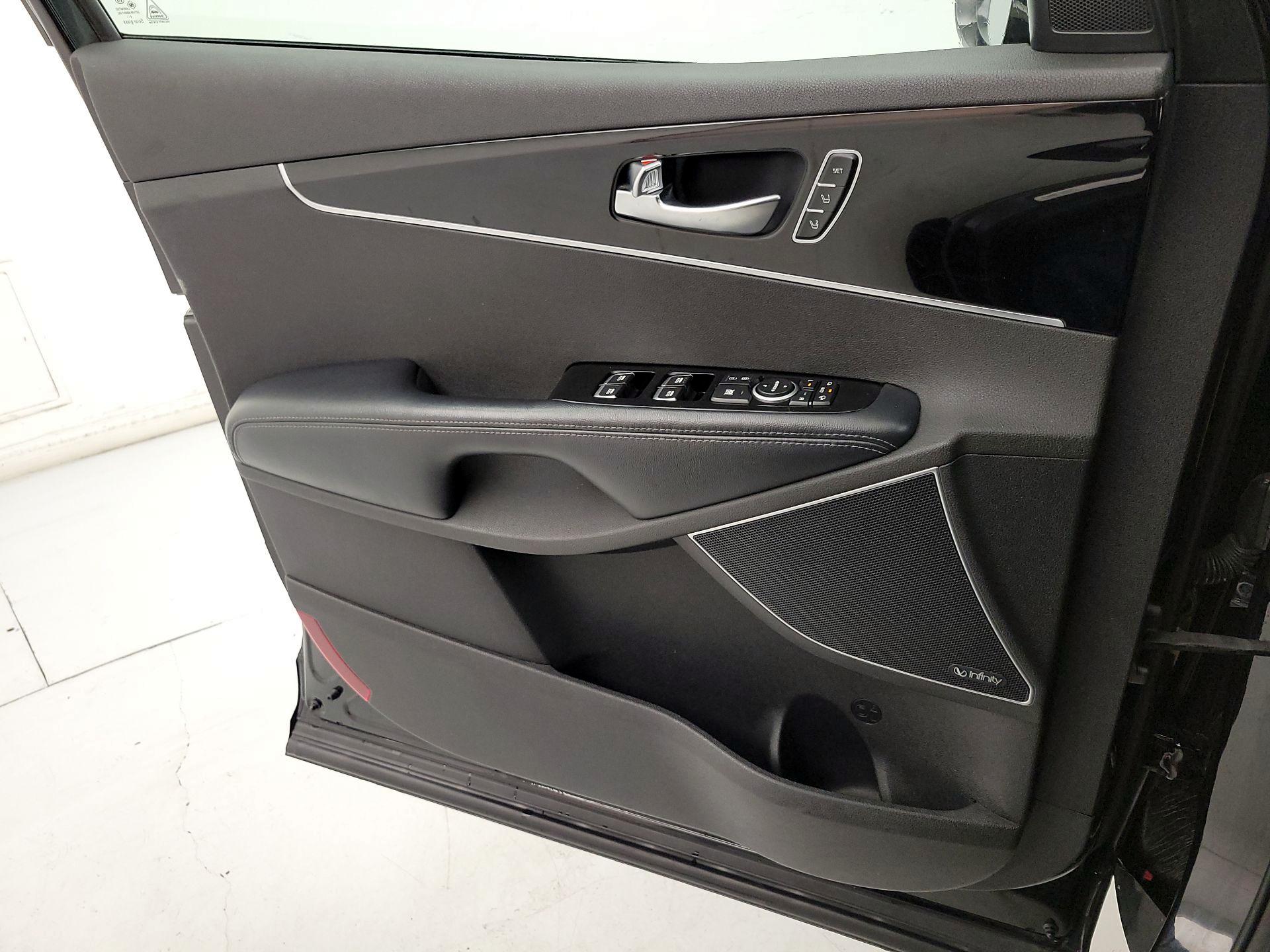 Thumbnail: 2017 Kia Sorento - 12