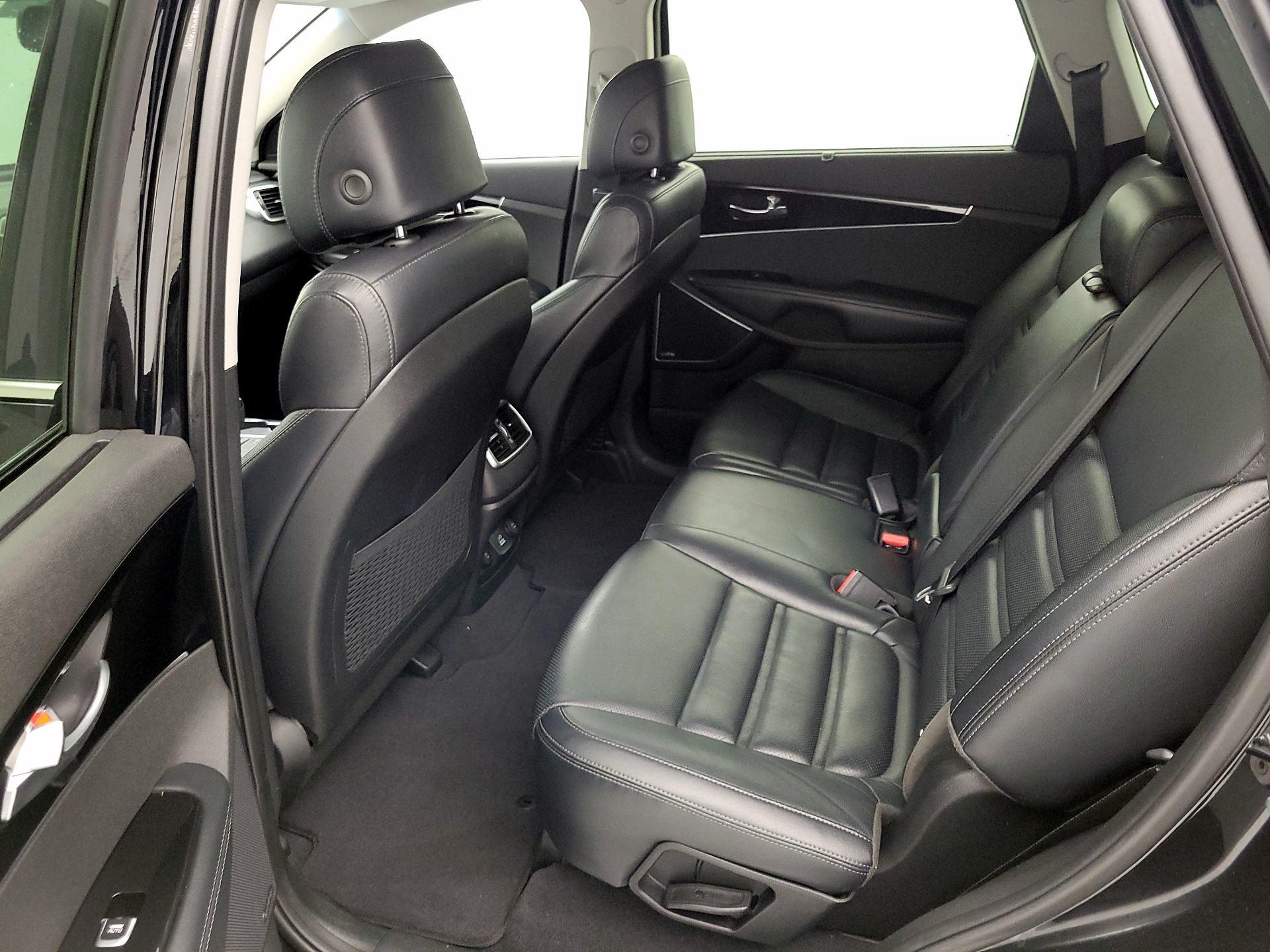 Thumbnail: 2017 Kia Sorento - 18