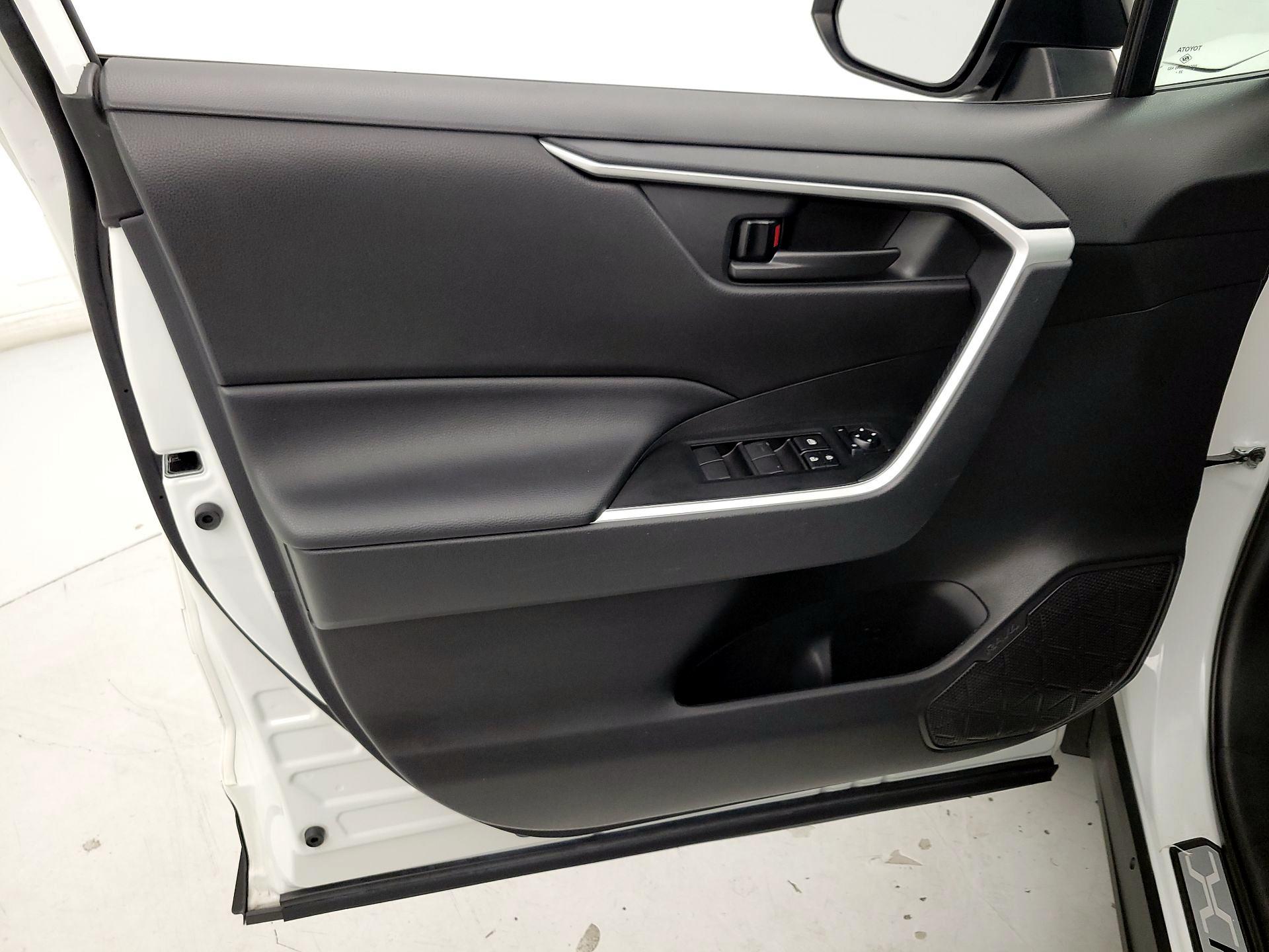 Thumbnail: 2021 Toyota RAV4 - 12