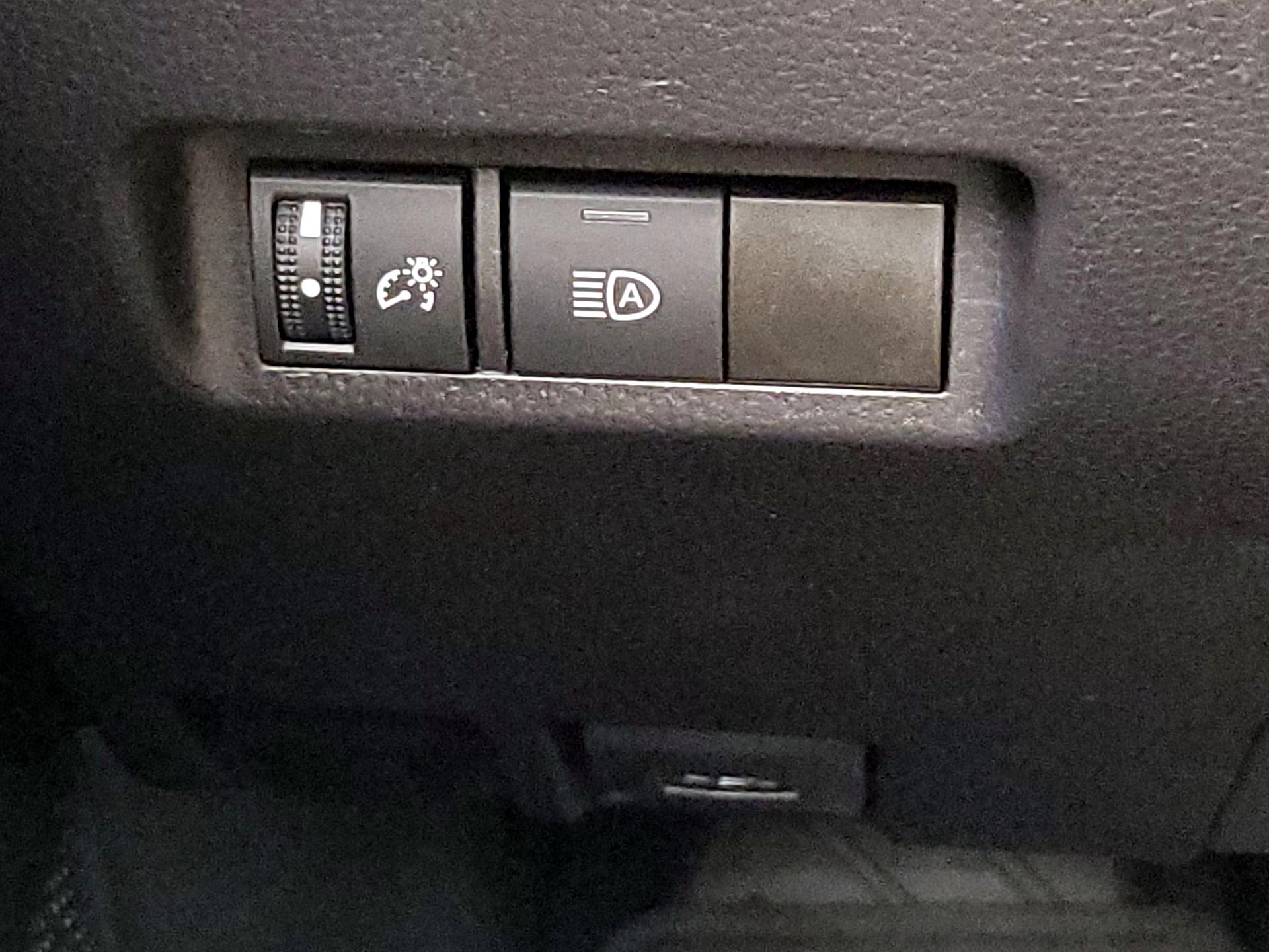 Thumbnail: 2021 Toyota RAV4 - 13