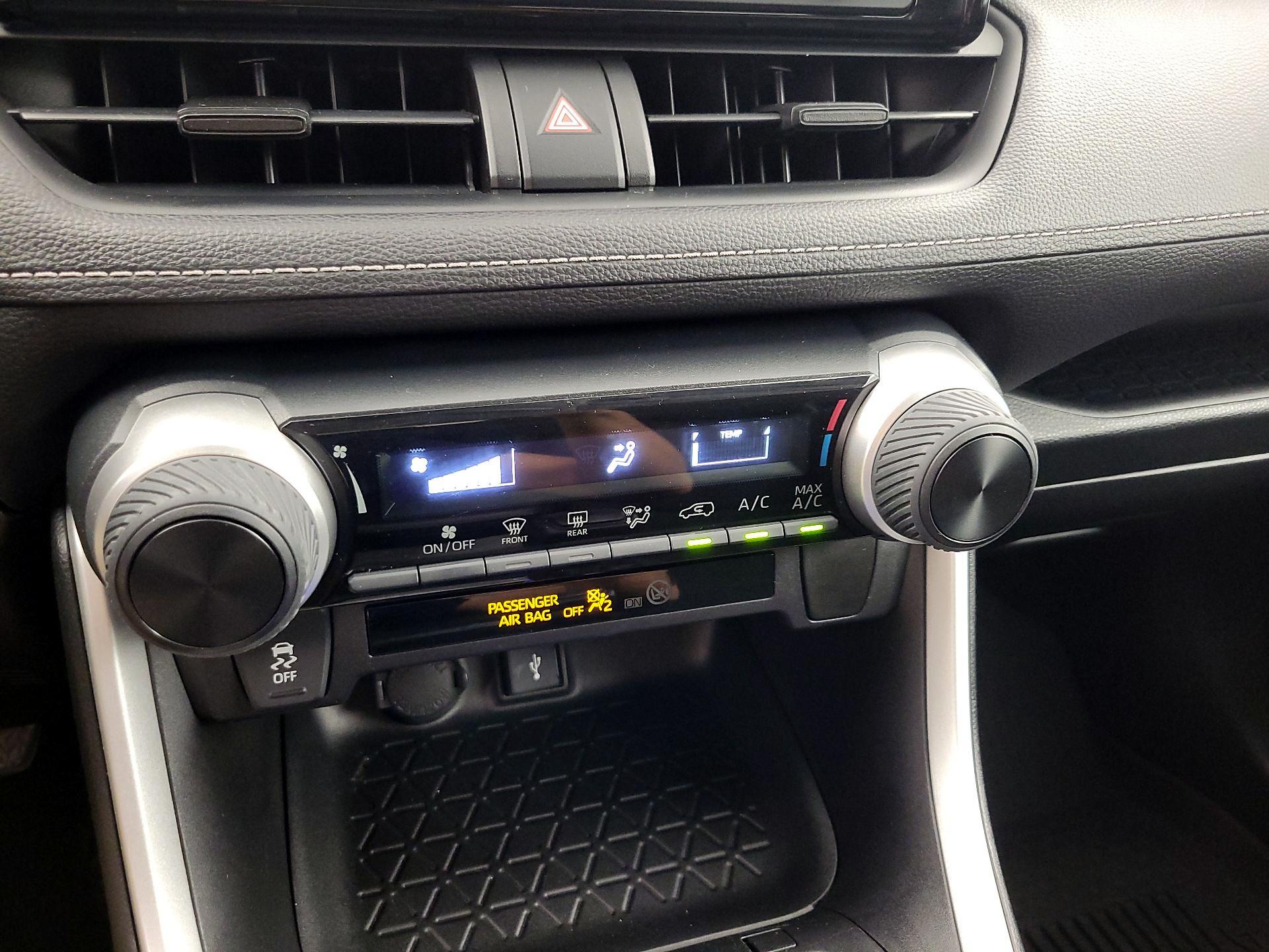 Thumbnail: 2021 Toyota RAV4 - 16