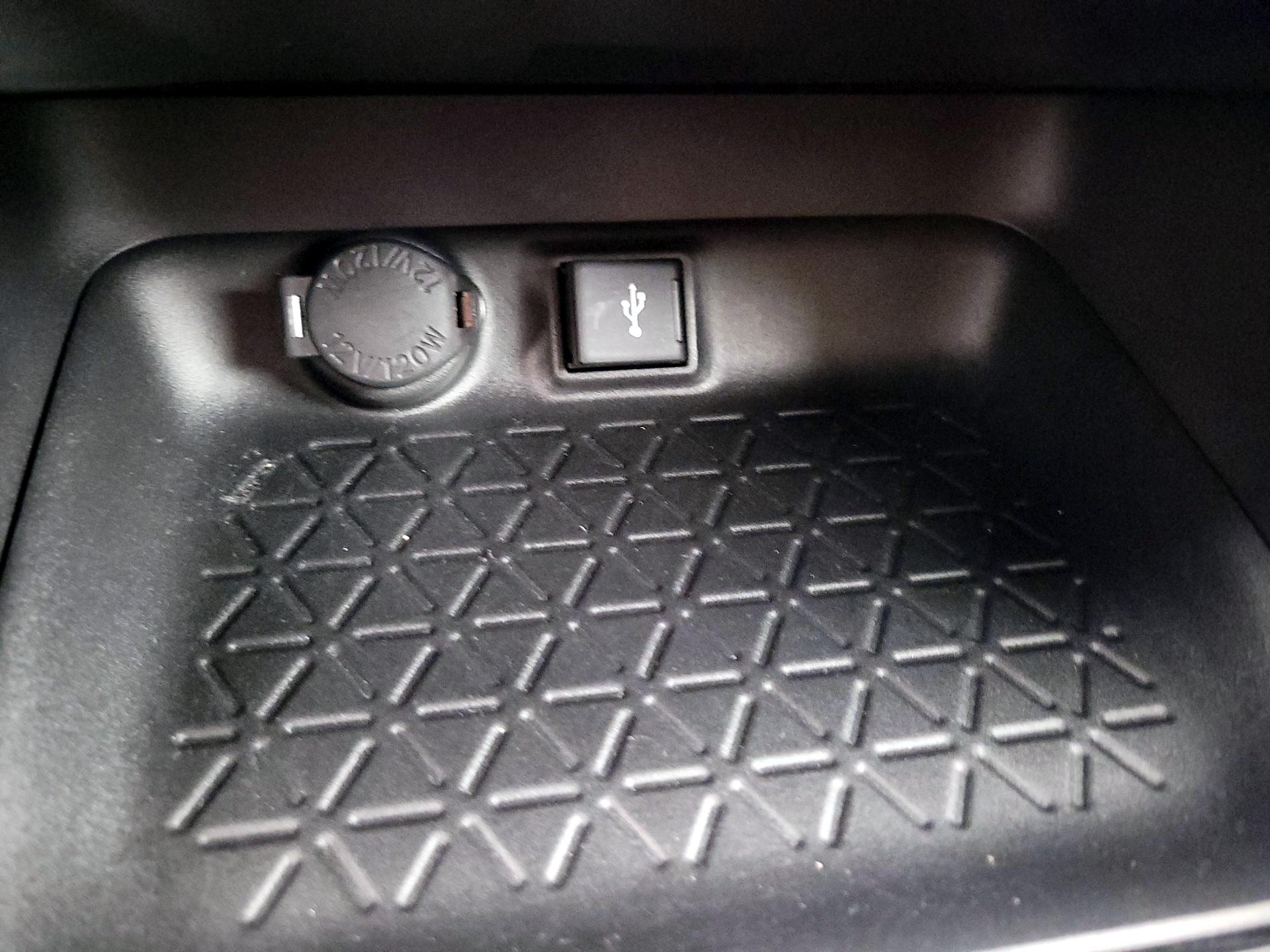 Thumbnail: 2021 Toyota RAV4 - 18