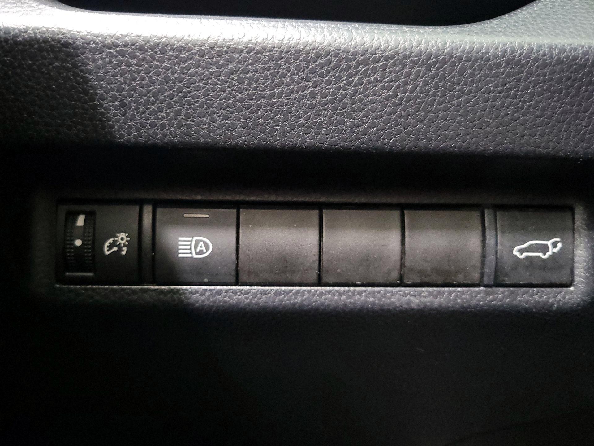 Thumbnail: 2020 Toyota RAV4 - 13